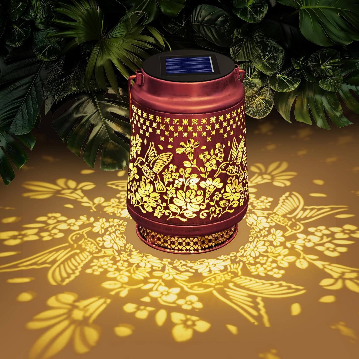 Detalle de HOTUT Hummingbird Solar Lantern: Rustic Metal Garden Light with IP65 Weatherproofing