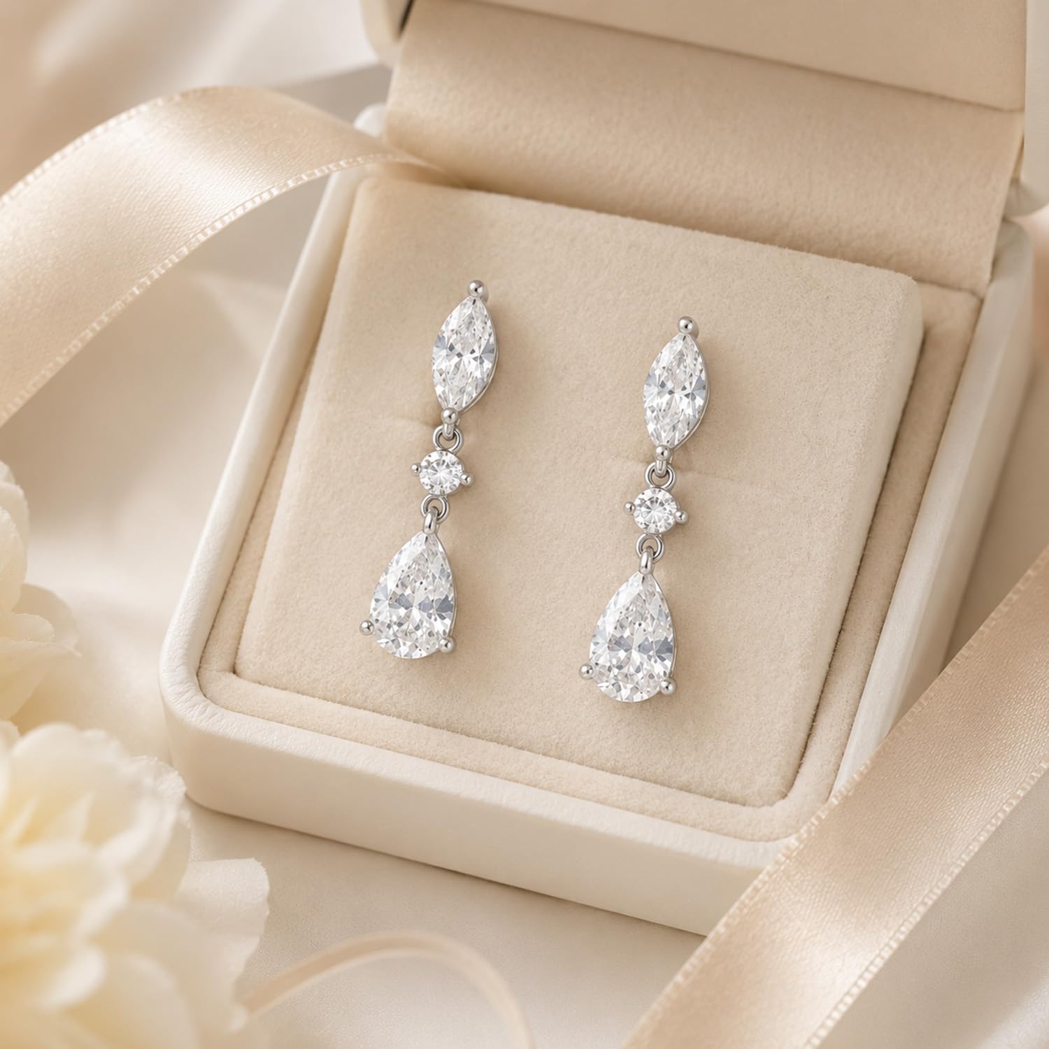 Detalle 2 de Dangle Earrings, 14K Gold Plated