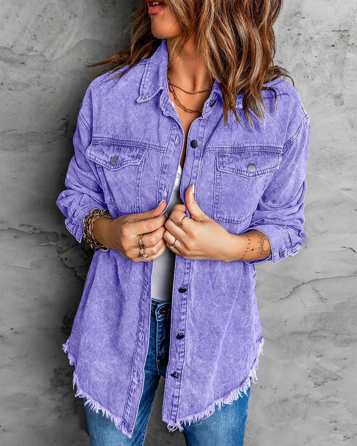 Thumbnail 2 de Vetinee Women’s Oversized Button Up Frayed Hem Shacket Long Sleeve Pockets Denim Jean Jacket