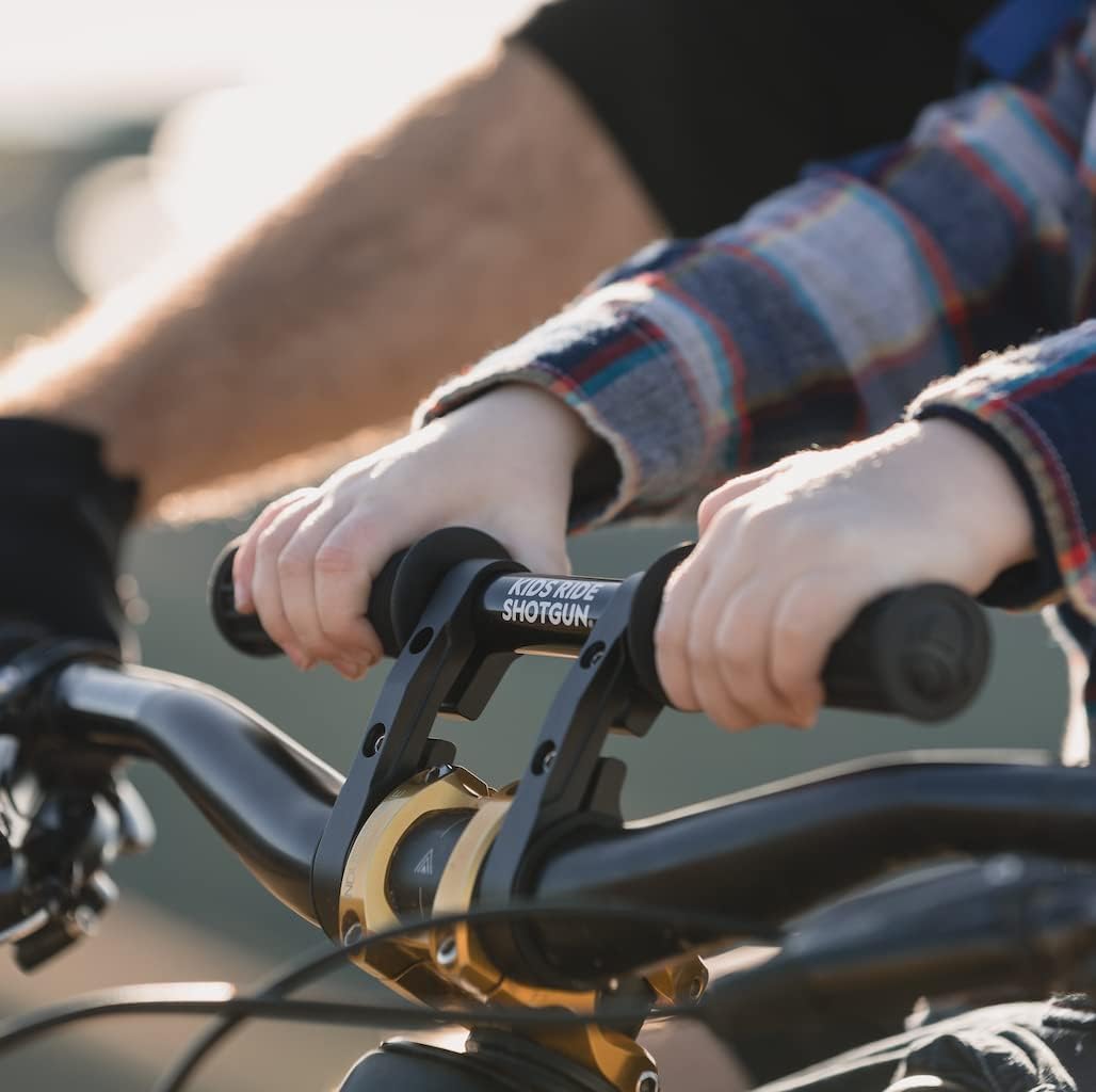 Detalle de Kids Ride Shotgun – Guidons 2.0, compatible VTT adultes et sangle sécurité pour enfants