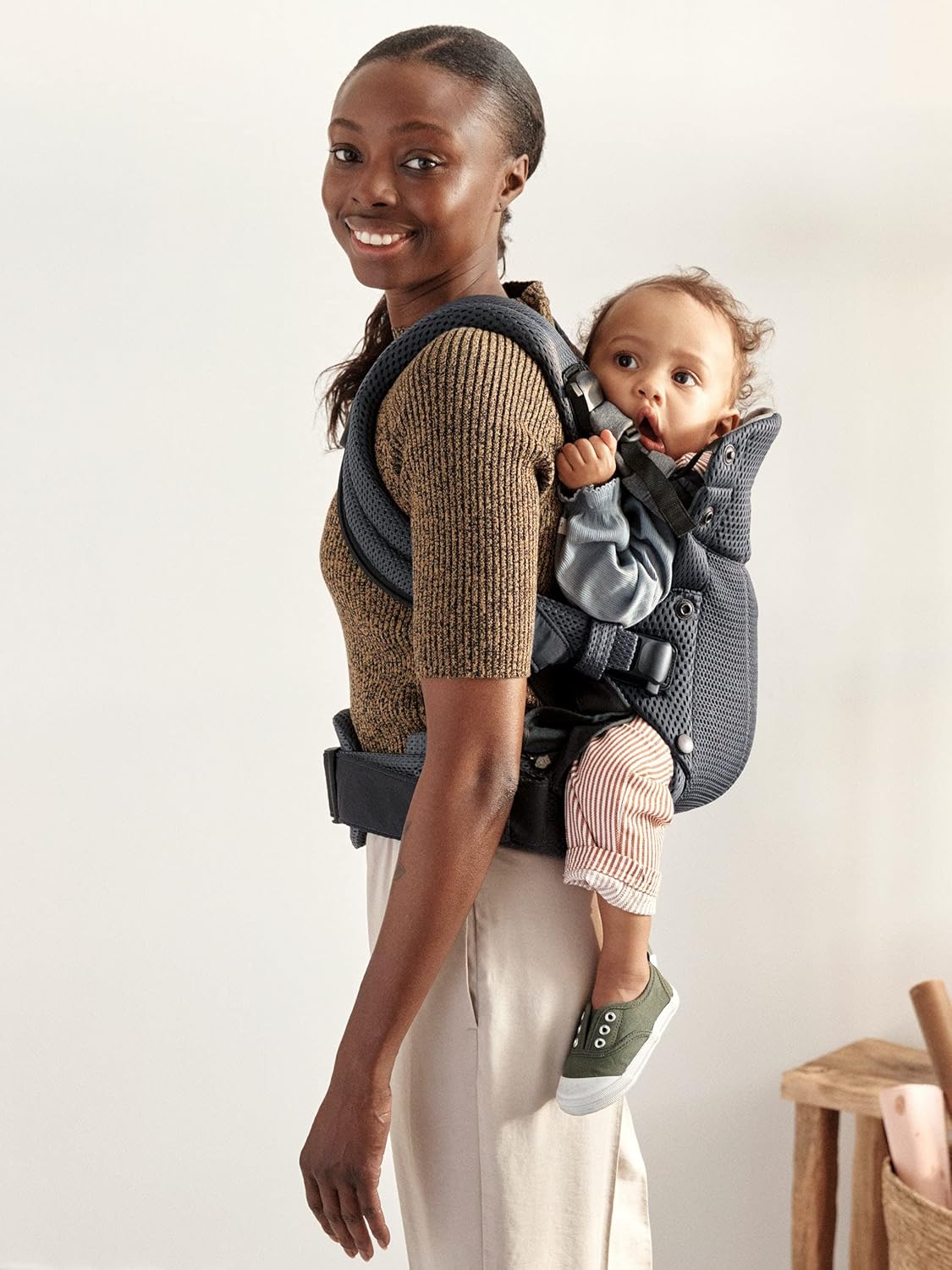 Thumbnail 5 de BabyBjörn Porte-bébé Harmony Mesh 3D Gris-Beige – portage physiologique et confort quotidien