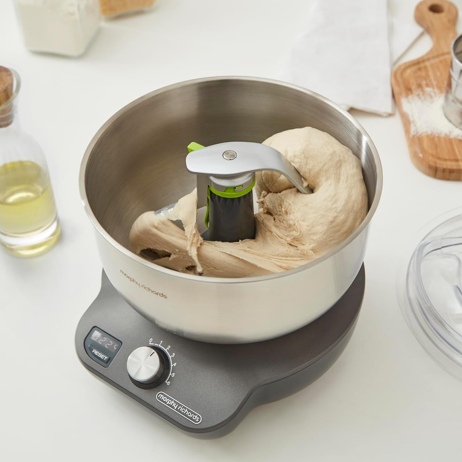Detalle de Morphy Richards MixStar Compact stand mixer (400520) with dual rotating beaters, whisks & dough hooks