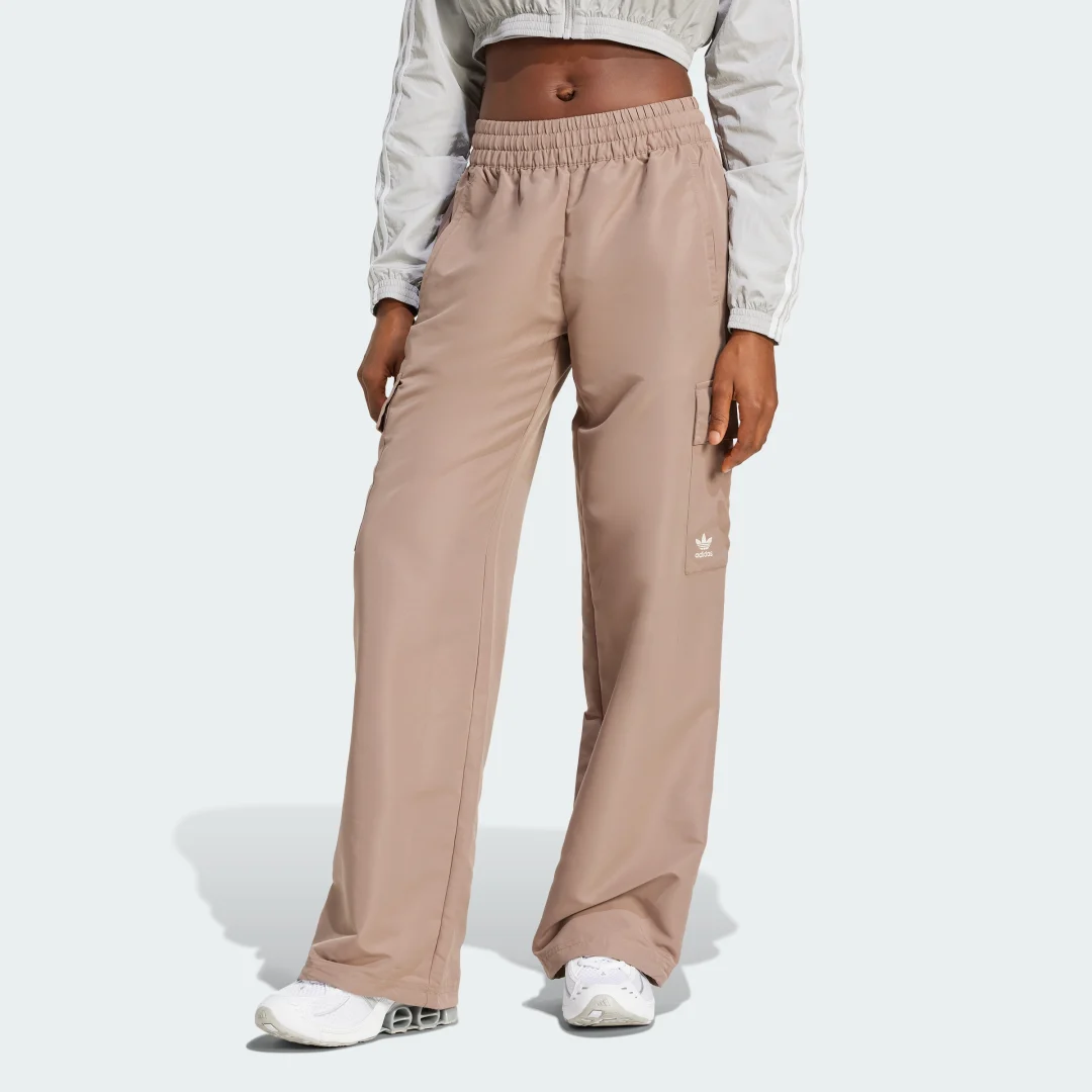 Detalle de Pantalón Essentials Woven Cargo de Adidas: ficha de compra razonable