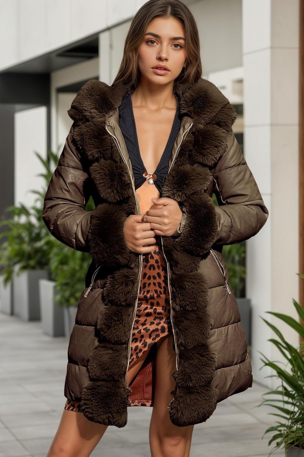 Detalle 2 de RISISSIDA Women's Mid-Length Faux-Leather Puffer Coat with Hood and Faux-Fur Trim