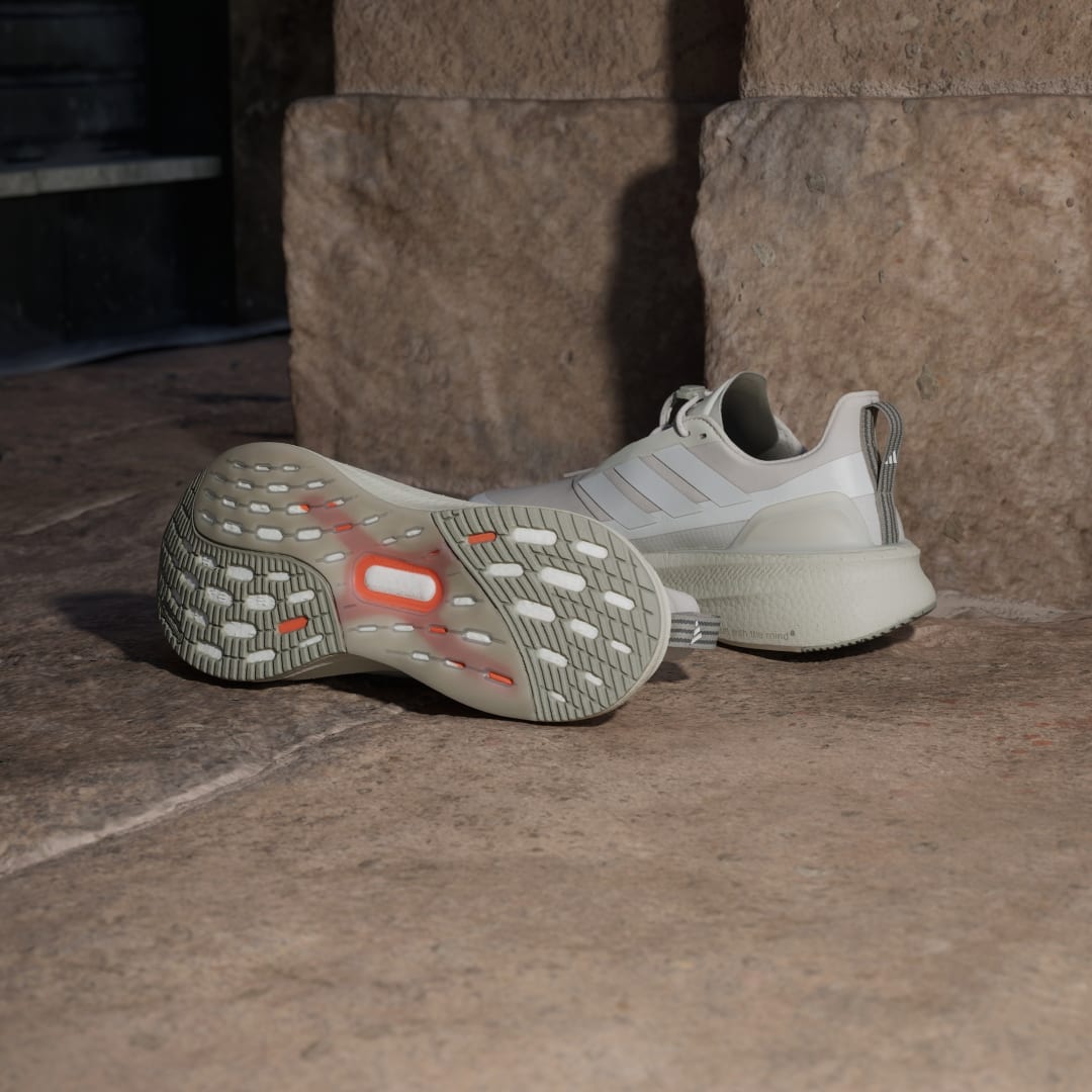 Detalle de Zapatilla de running Adidas Ultraboost 5 H.Koumori – Beige