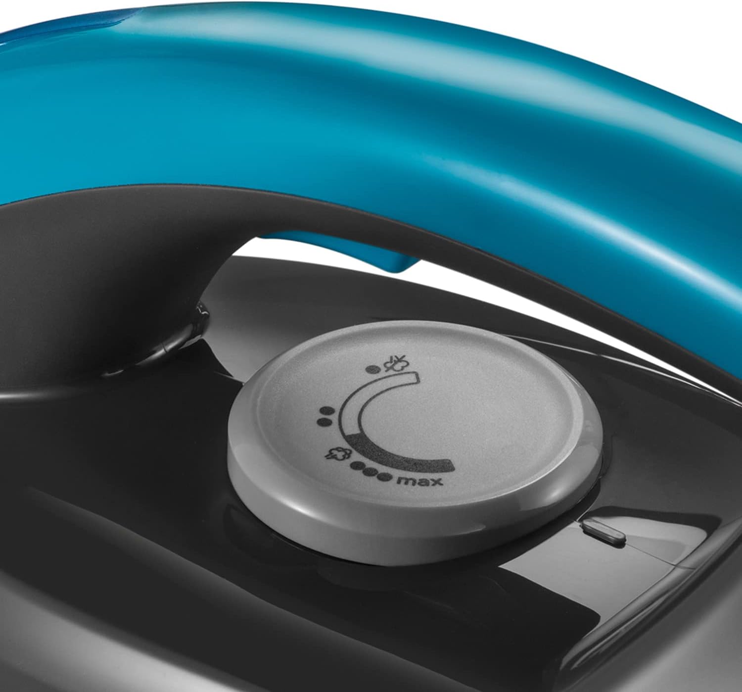 Detalle de Russell Hobbs Steam Generator Iron (24510) with 1.3L Removable Water Tank
