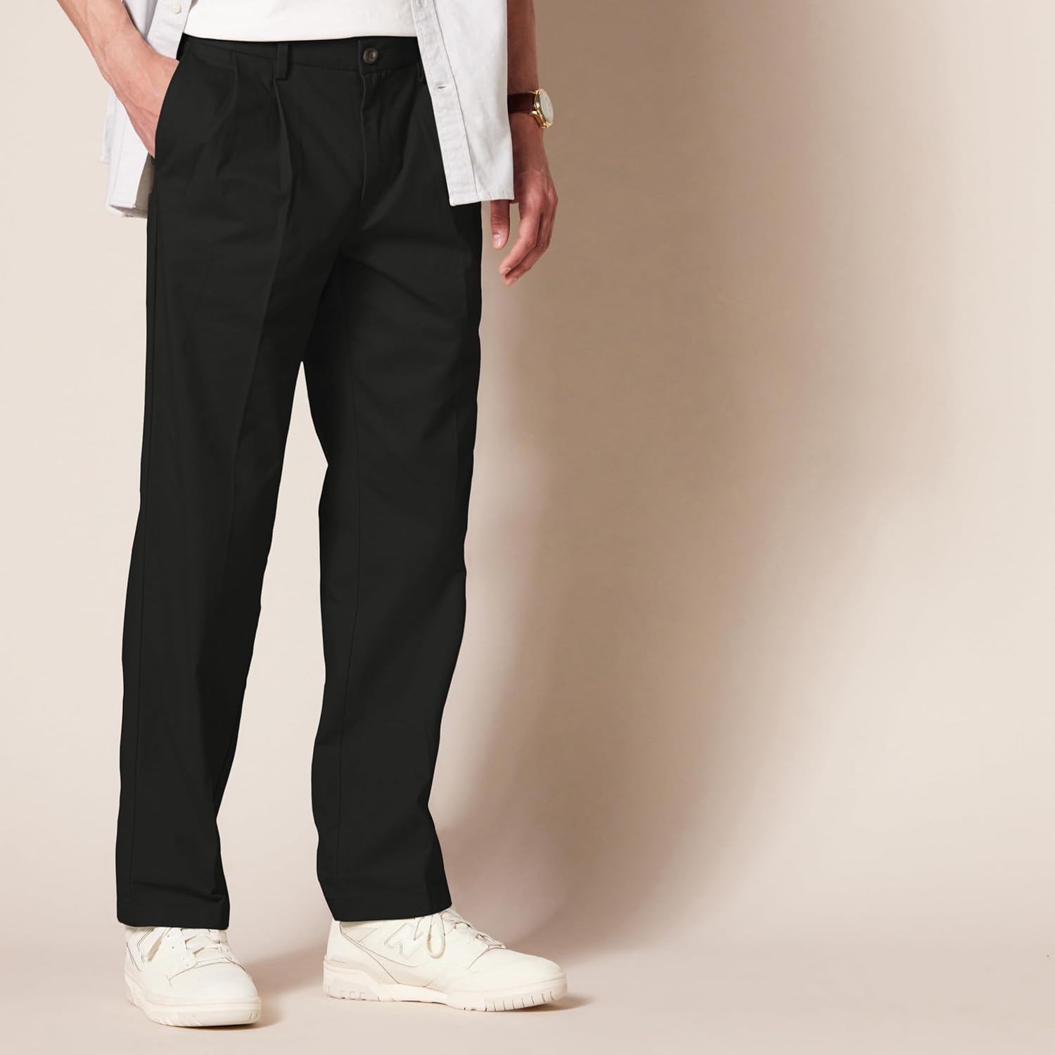 Thumbnail 2 de Amazon Essentials Men’s Classic-Fit Wrinkle-Resistant Pleated Chino Trousers (Big & Tall available)
