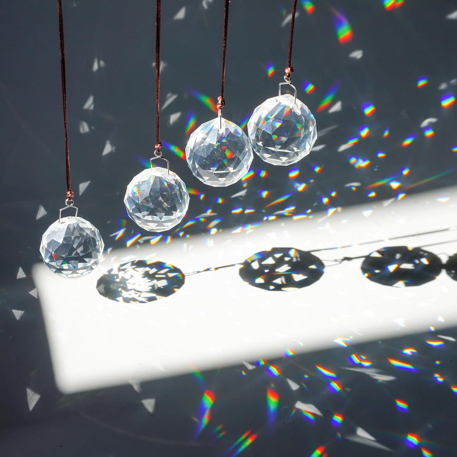 Detalle 2 de HDCRYSTALGIFTS 20mm Crystal Ball Prisms, 48-Piece Suncatcher Set