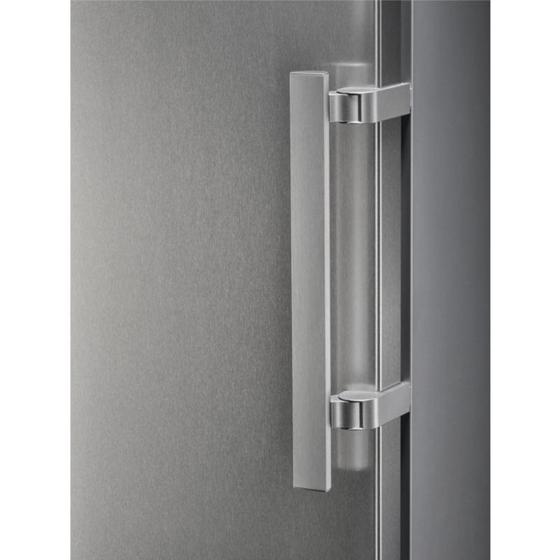 Detalle 2 de Congelador Electrolux LUT6NE28U vertical 280 L No-Frost inox: eficiente y práctico para uso profesional