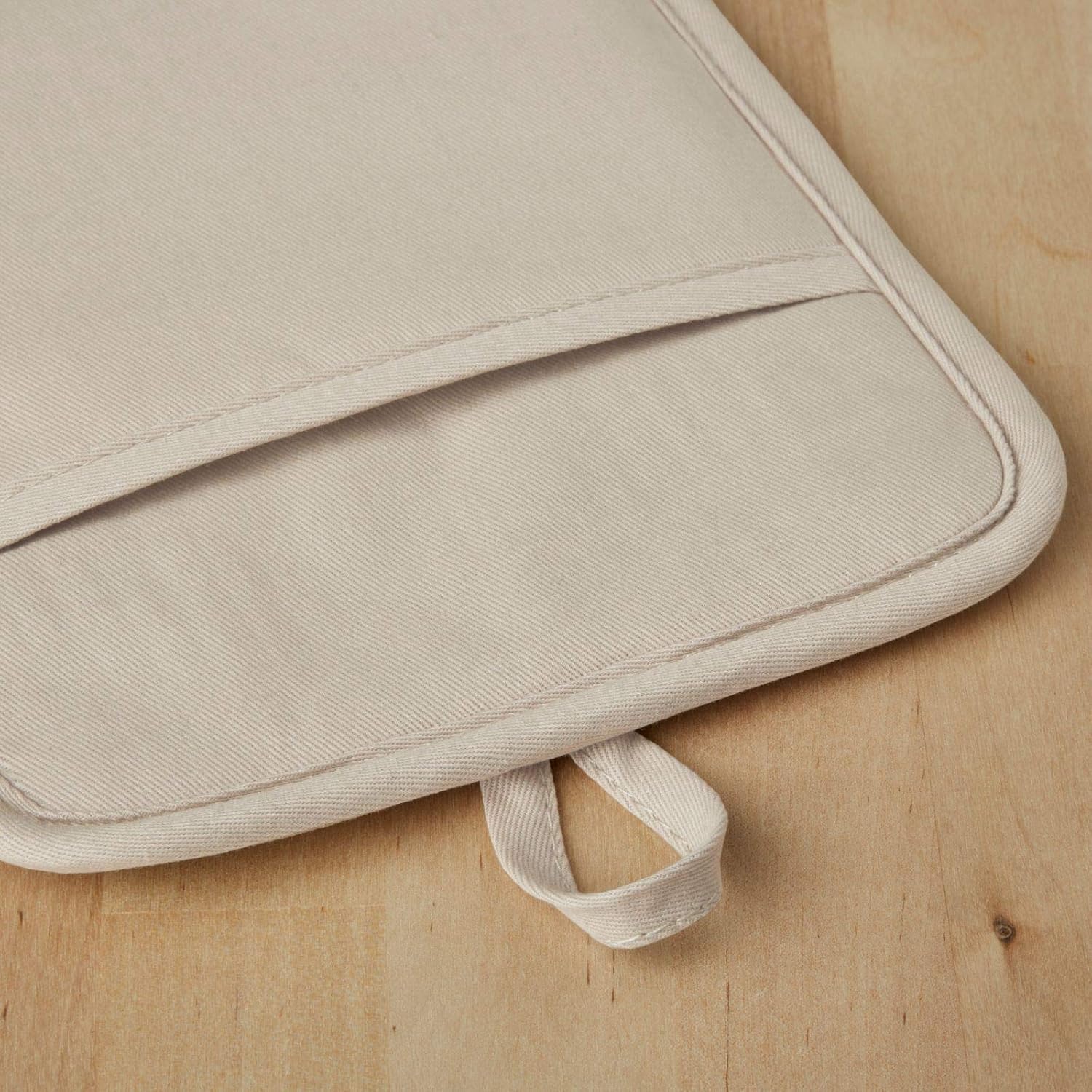 Detalle de KitchenAid Ribbed Soft Silicone Pot Holder 7"x9" 🧂
