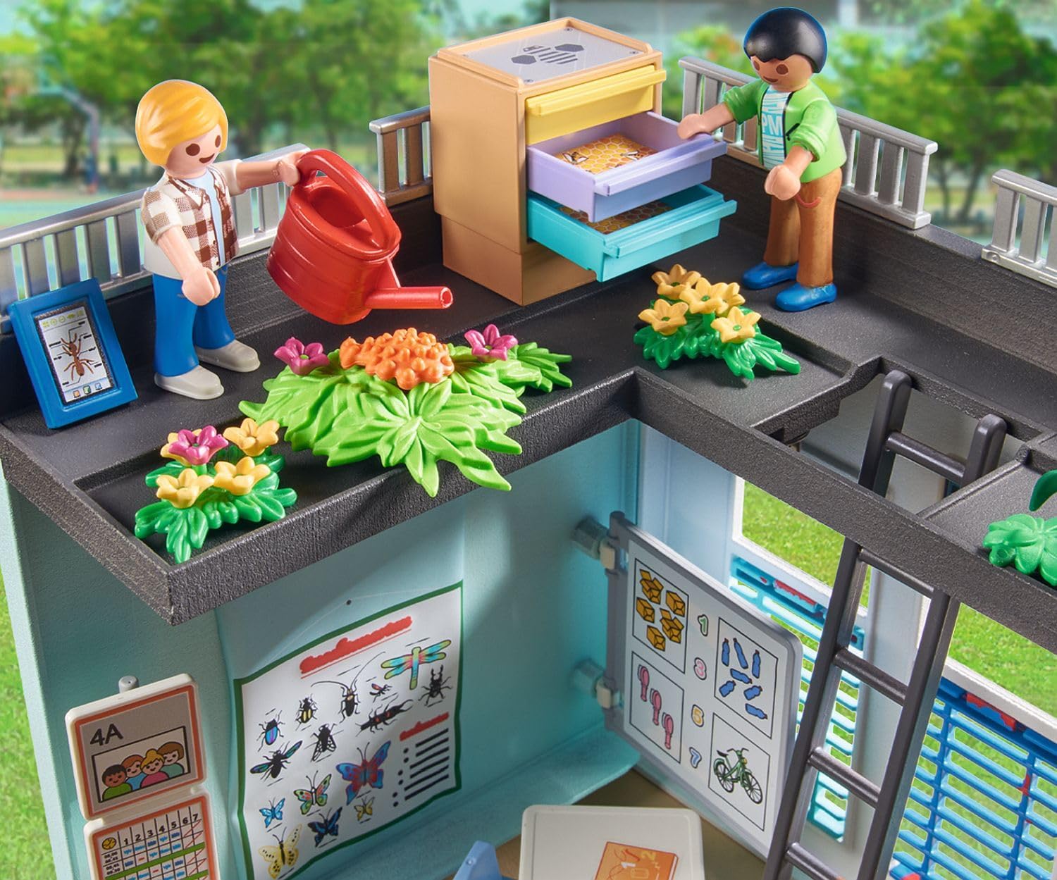 Detalle 2 de PLAYMOBIL City Life Große Schule 71327 – Pädagogisches Rollenspiel für Kinder ab 5 Jahren