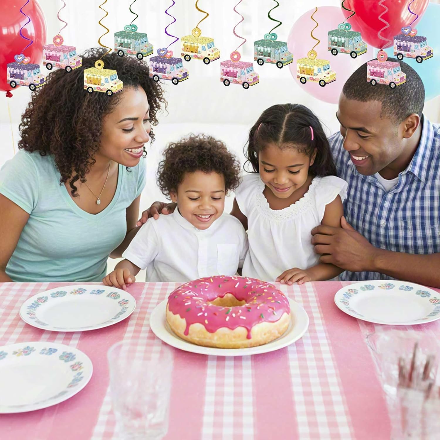 Detalle de Doughnut Party Decorations, 24-Piece Set