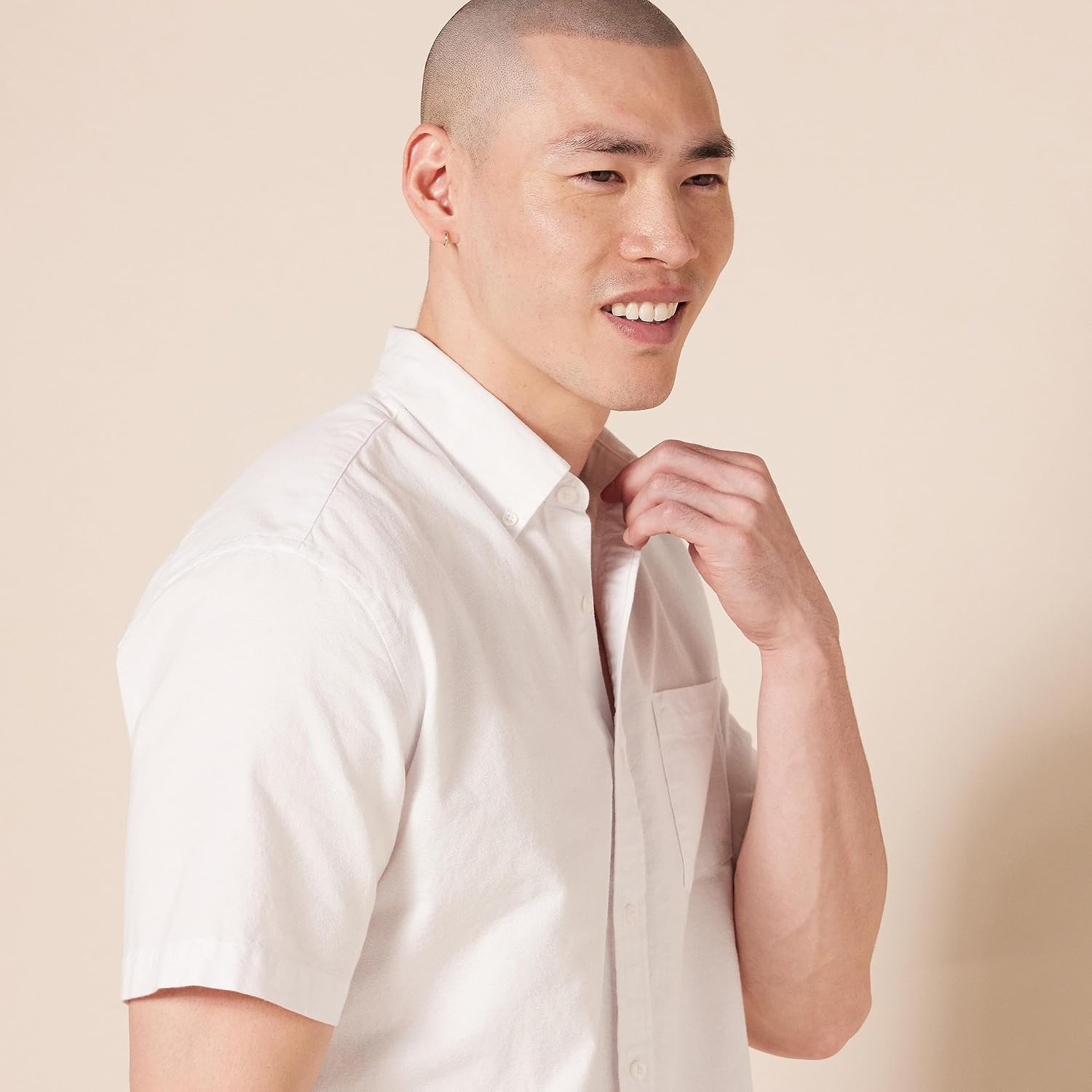 Detalle de Amazon Essentials Men's Regular-Fit Short-Sleeve Pocket Oxford Shirt