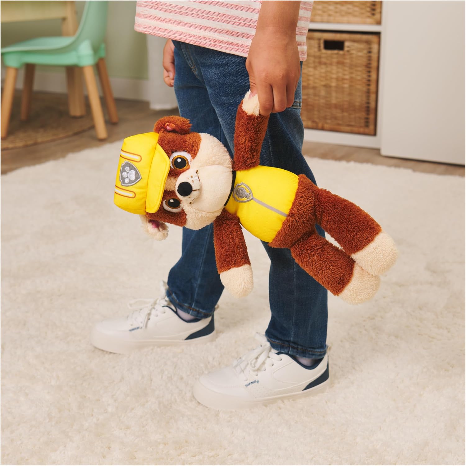 Detalle 2 de GUND PAW Patrol Schlenkerplüsch Rubble, 30 cm – Plüschtier aus Velours-Frottee mit gestickten Augen