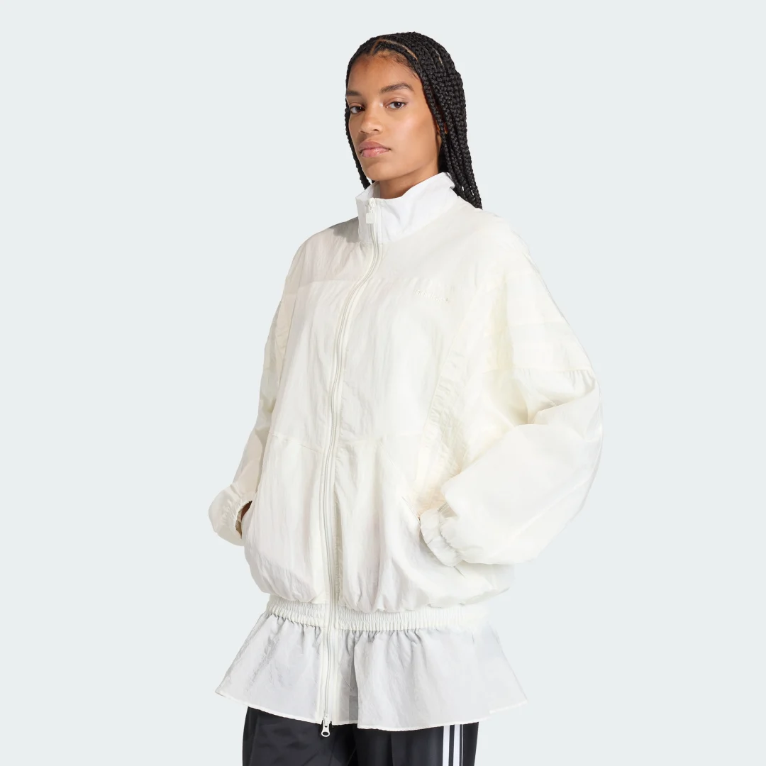Detalle de Adidas Chaqueta Deportiva Técnica Santiago – diseño y comodidad para entrenos más exigentes