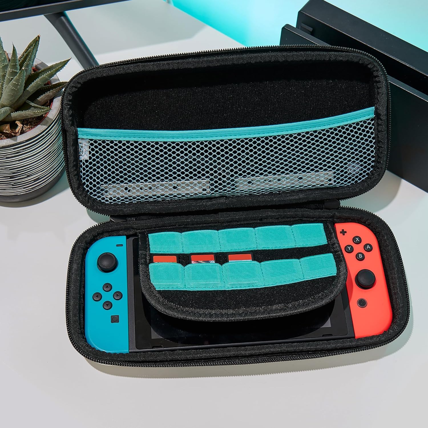 Thumbnail 4 de Numskull Fortnite Nintendo Switch Case – Offizielles Llama Hartschalen-Etuí mit Spielkassetten-Aufbewahrung