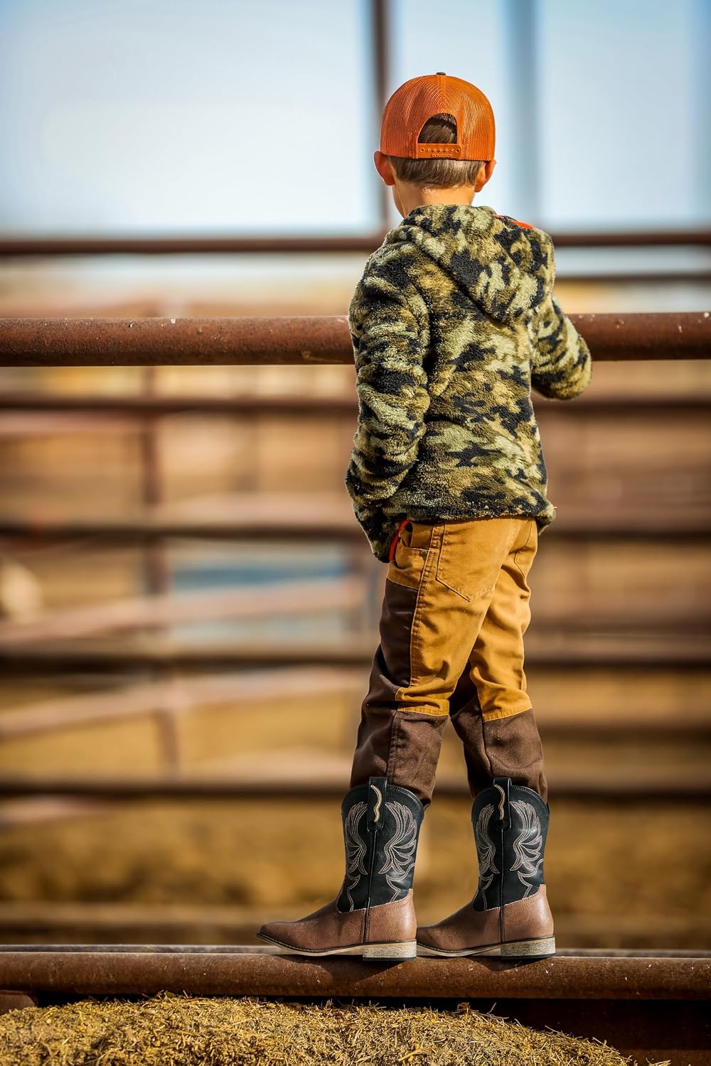 Detalle de Rollda Kids Cowboy Boots with Embroidery, Square Toe and Pull Tabs