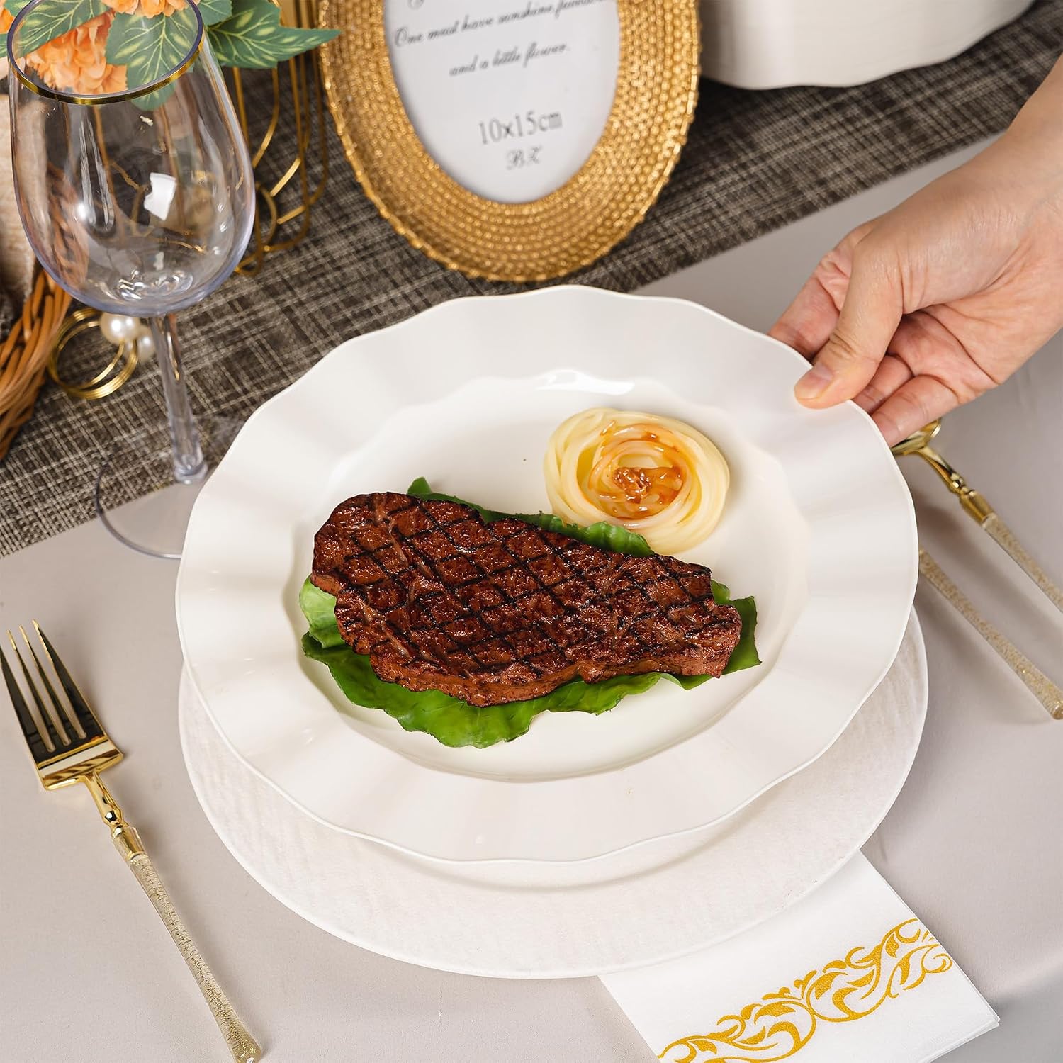 Detalle de NZVCN 72-Pack Ivory 10-Inch Wave Edge Plastic Plates
