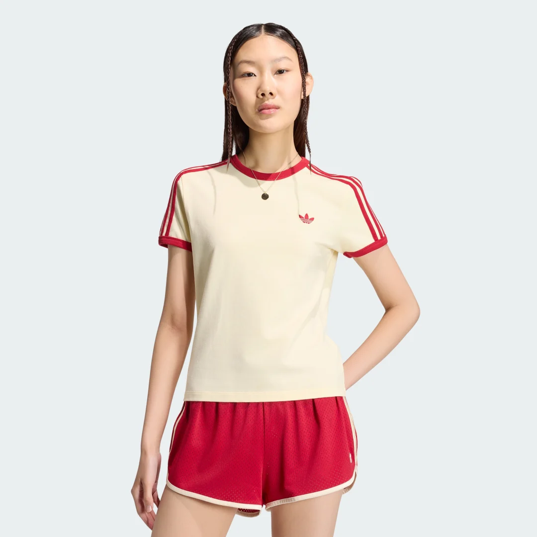 Detalle de Camiseta ajustada 3 Stripes de Adidas — Amarilla