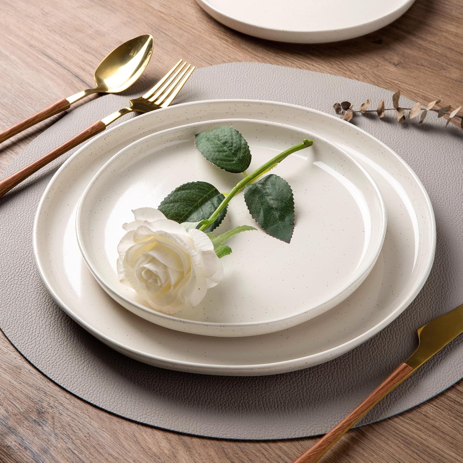 Detalle de AmorArc Handpainted Ceramic Dinnerware Set (12-Piece) – Stoneware Dishes for 4