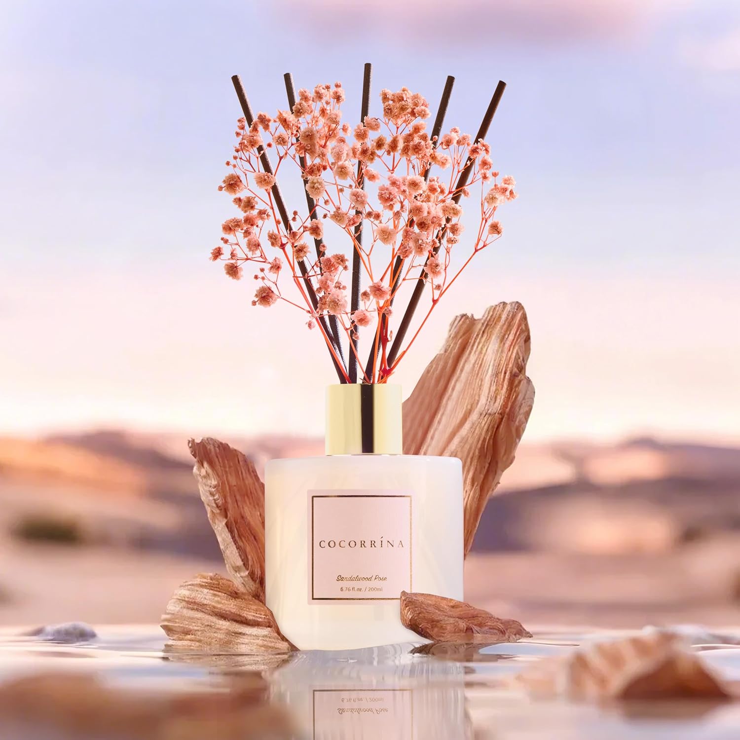 Detalle de Cocorrína Premium Reed Diffuser Set with Preserved Baby's Breath & Cotton Sticks – Sandalwood Rose, 6.7 oz