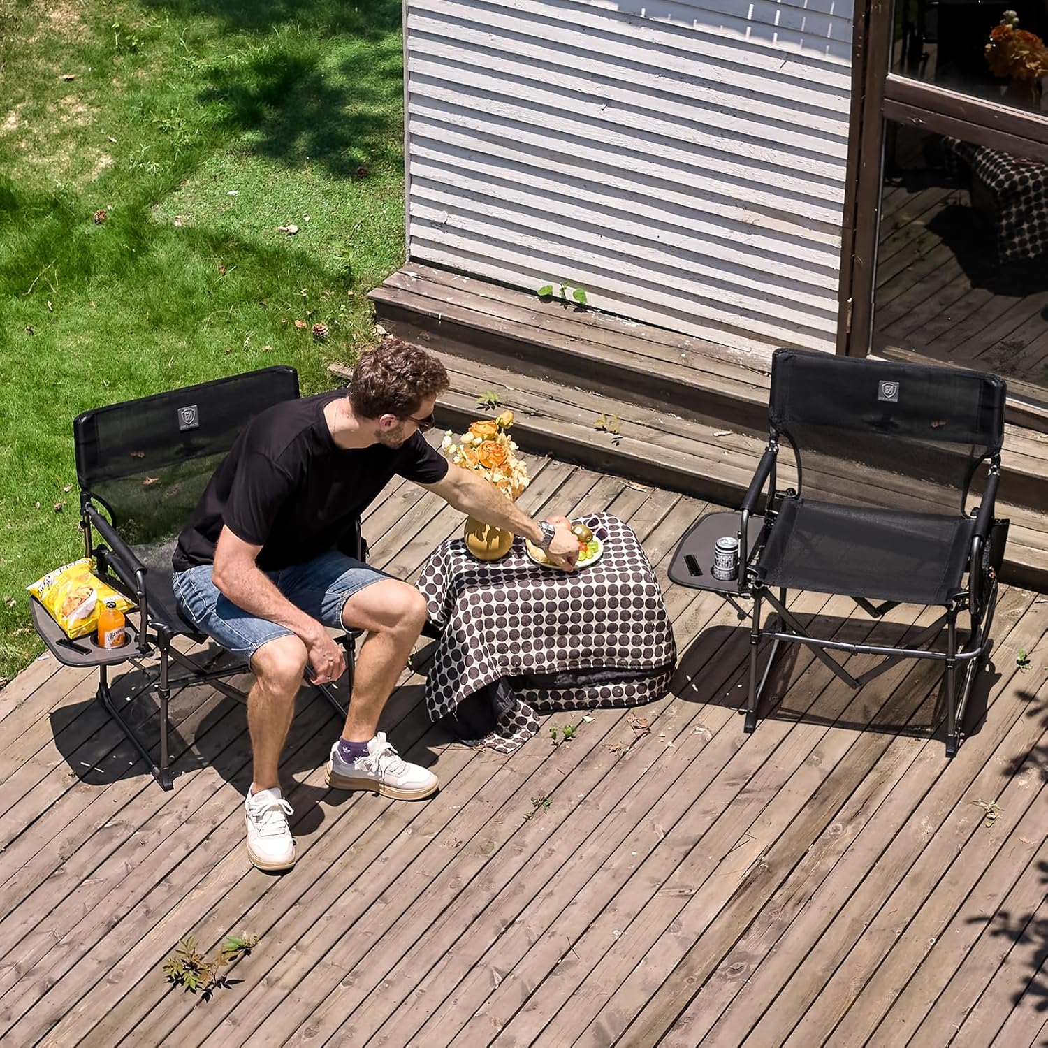 Thumbnail 1 de EVER ADVANCED Camping Directors' Chair with Side Table – Portable Folding Outdoor Chair, 400 lbs, Textilene Mesh, Black