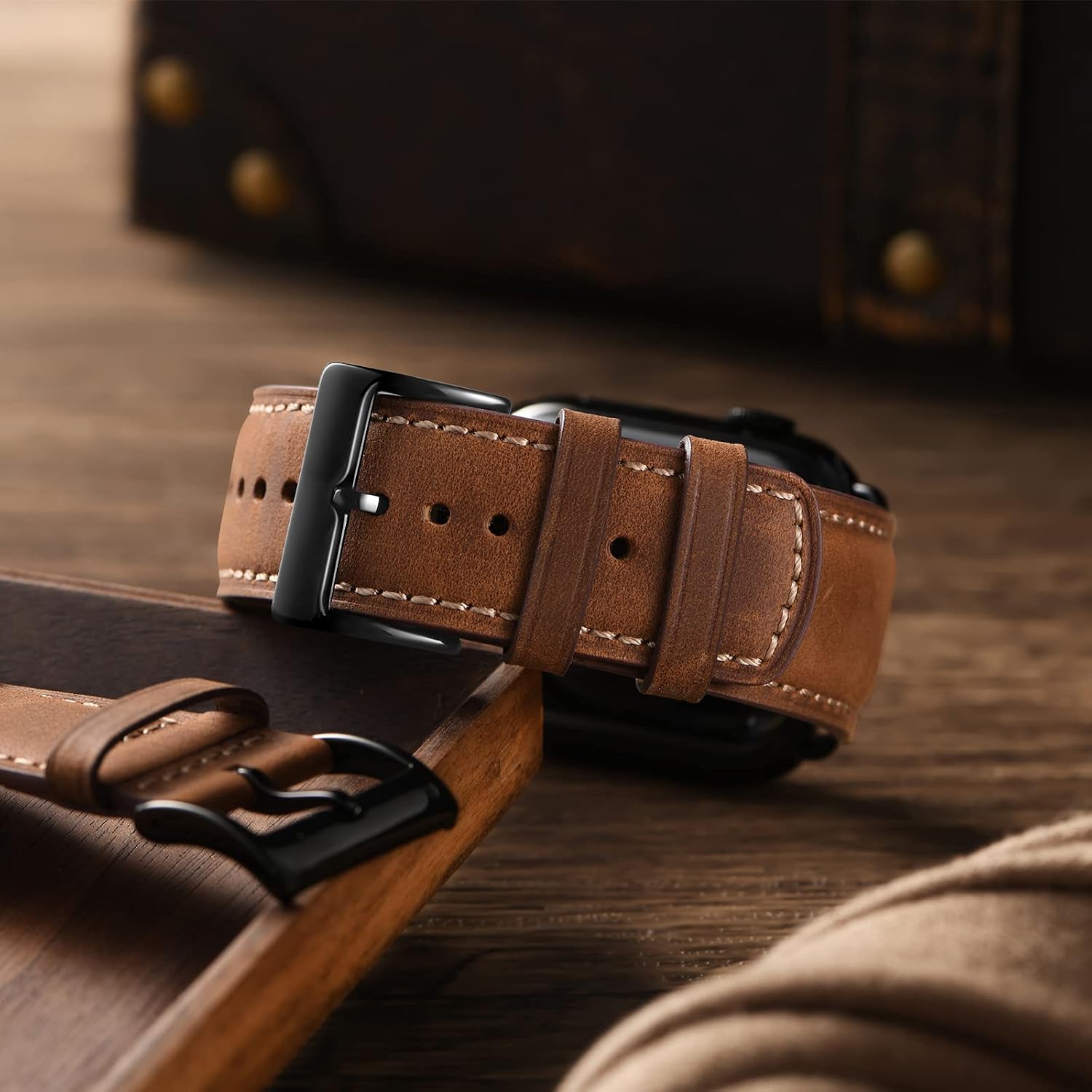 Detalle de WFEAGL Leather Strap for Apple Watch 44mm