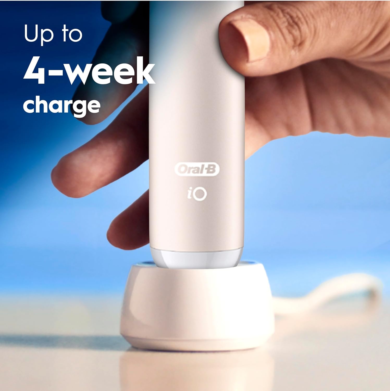 Thumbnail 6 de Oral-B iO2 electric toothbrush (Calm Pink) with Gentle Care head, travel case and 2-pin plug