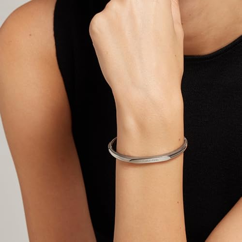 Detalle 2 de Calvin Klein Brazalete Rígido para Mujer FACETED de Acero Inoxidable, 35000045