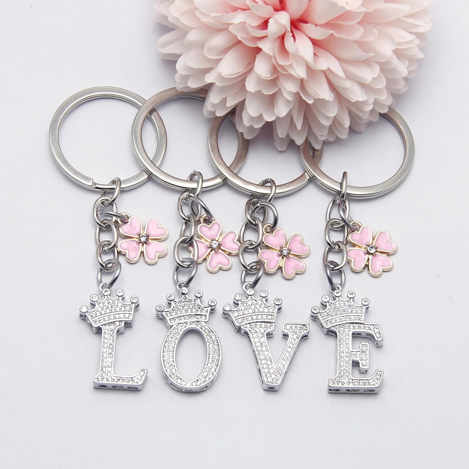 Detalle 2 de GuOYU Portachiavi con Lettera Iniziale in Argento – Regalo elegante per lui e per lei