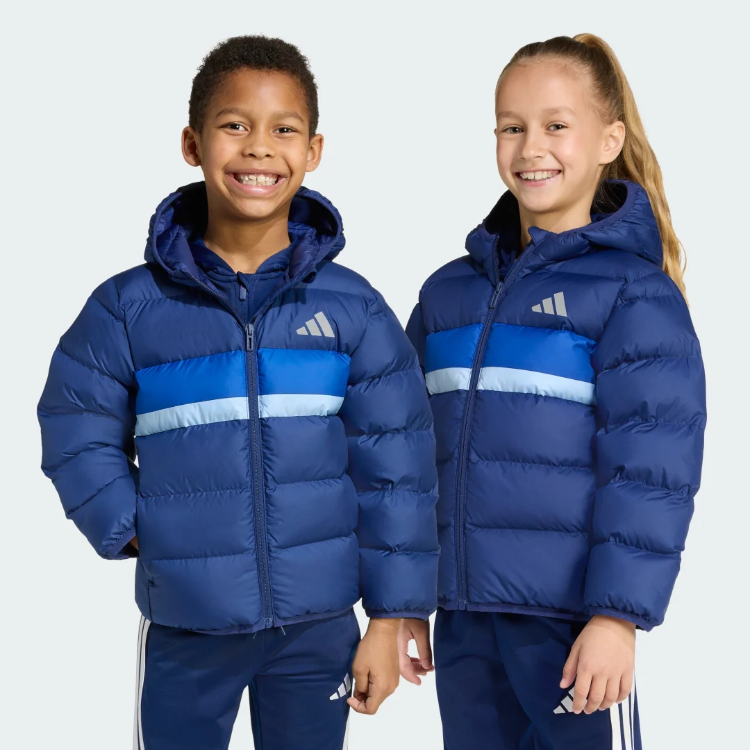 Detalle 2 de Anorak de plumón sintético Adidas – azul, ligero y versátil para el día a día