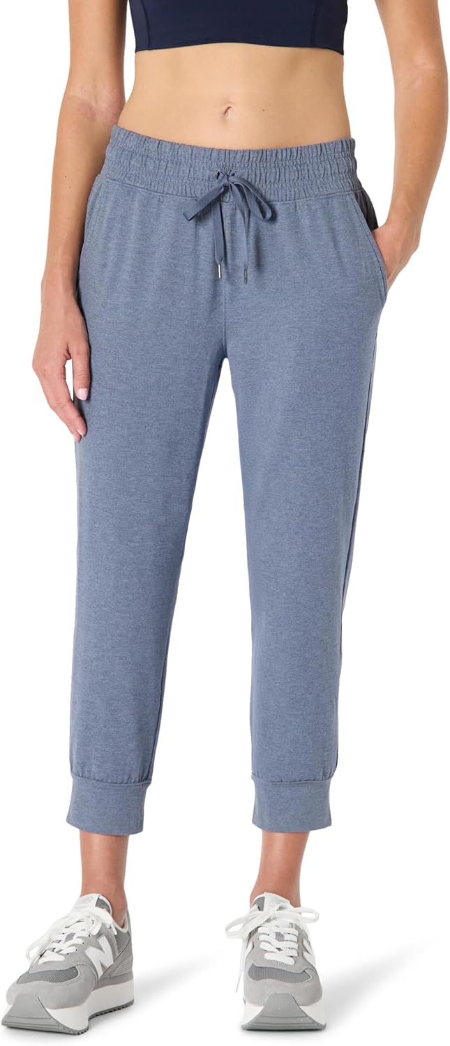 Detalle de Amazon Essentials Women’s Athletic Soft Performance Cropped Capri Workout Jogger (Relaxed Fit)