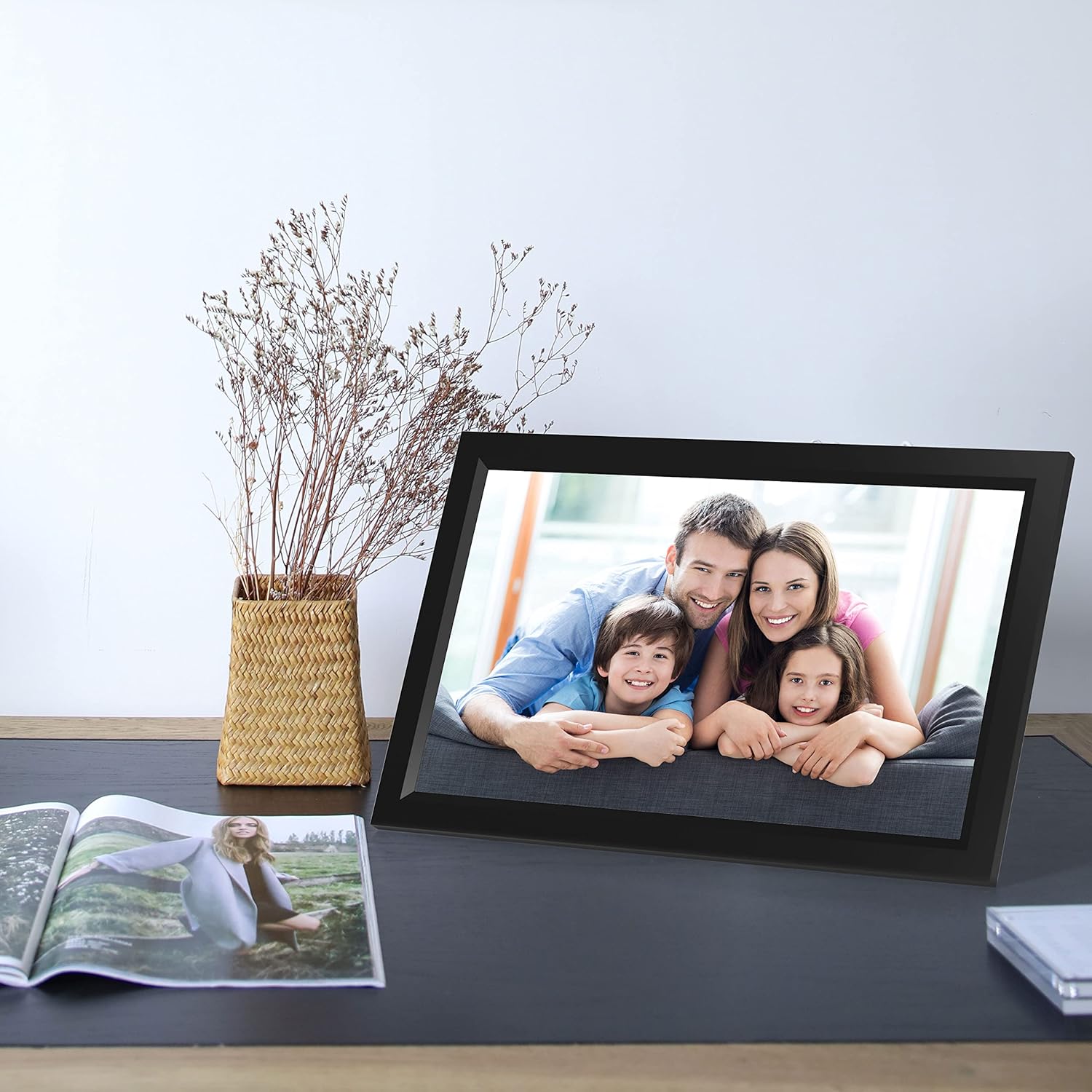 Thumbnail 5 de Frameo 15.6 Inch WiFi Digital Photo Frame (1366 x 768 HD) with 32GB Memory, Touch Screen & Auto Rotate