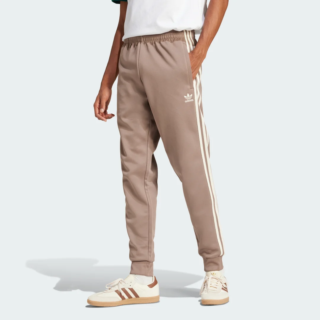 Detalle de Pantalón SST Adicolor Classics en marrón de Adidas