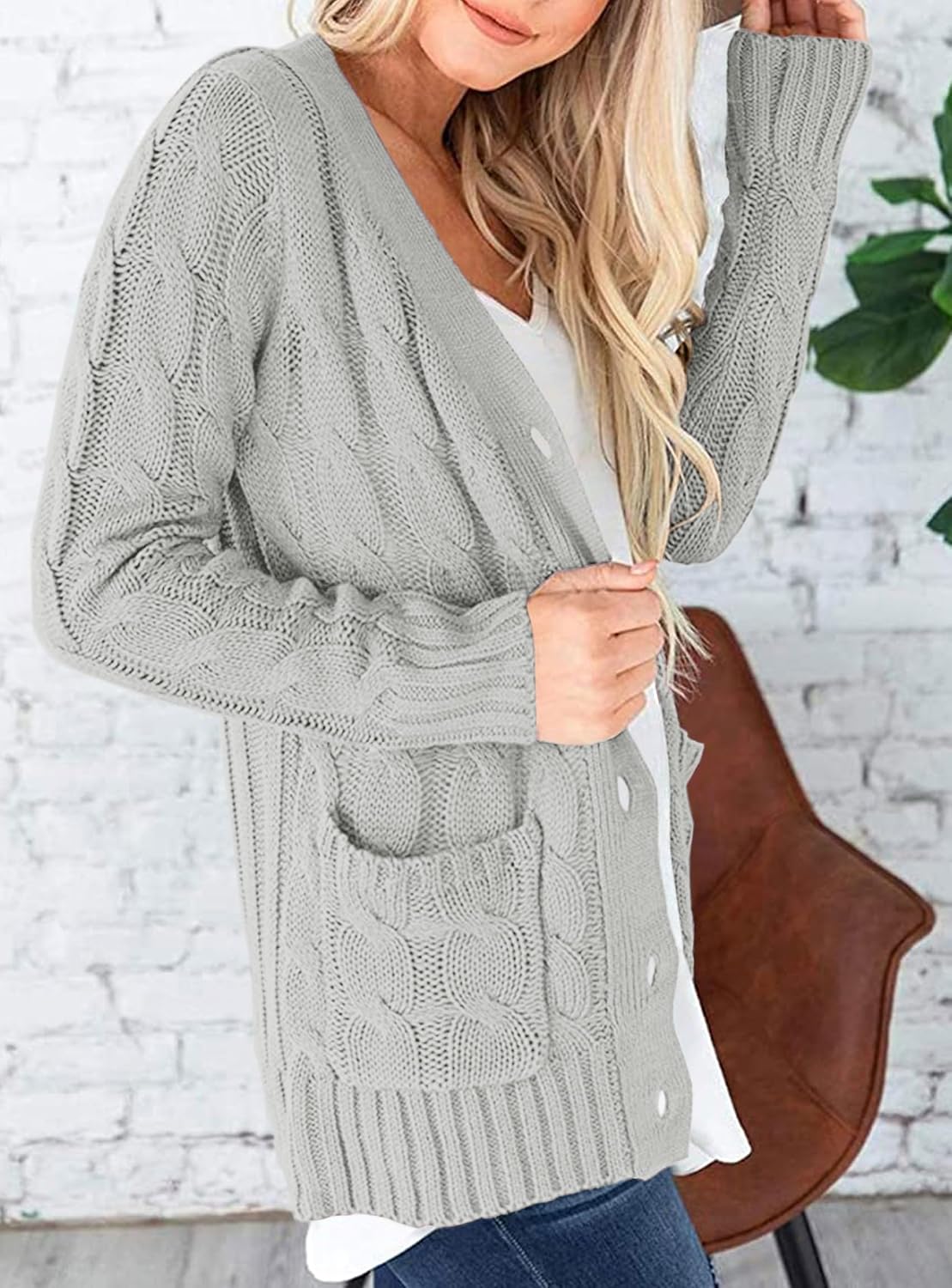 Detalle de PRETTYGARDEN Chunky Cable-Knit Cardigan for Women with Buttons and Pockets
