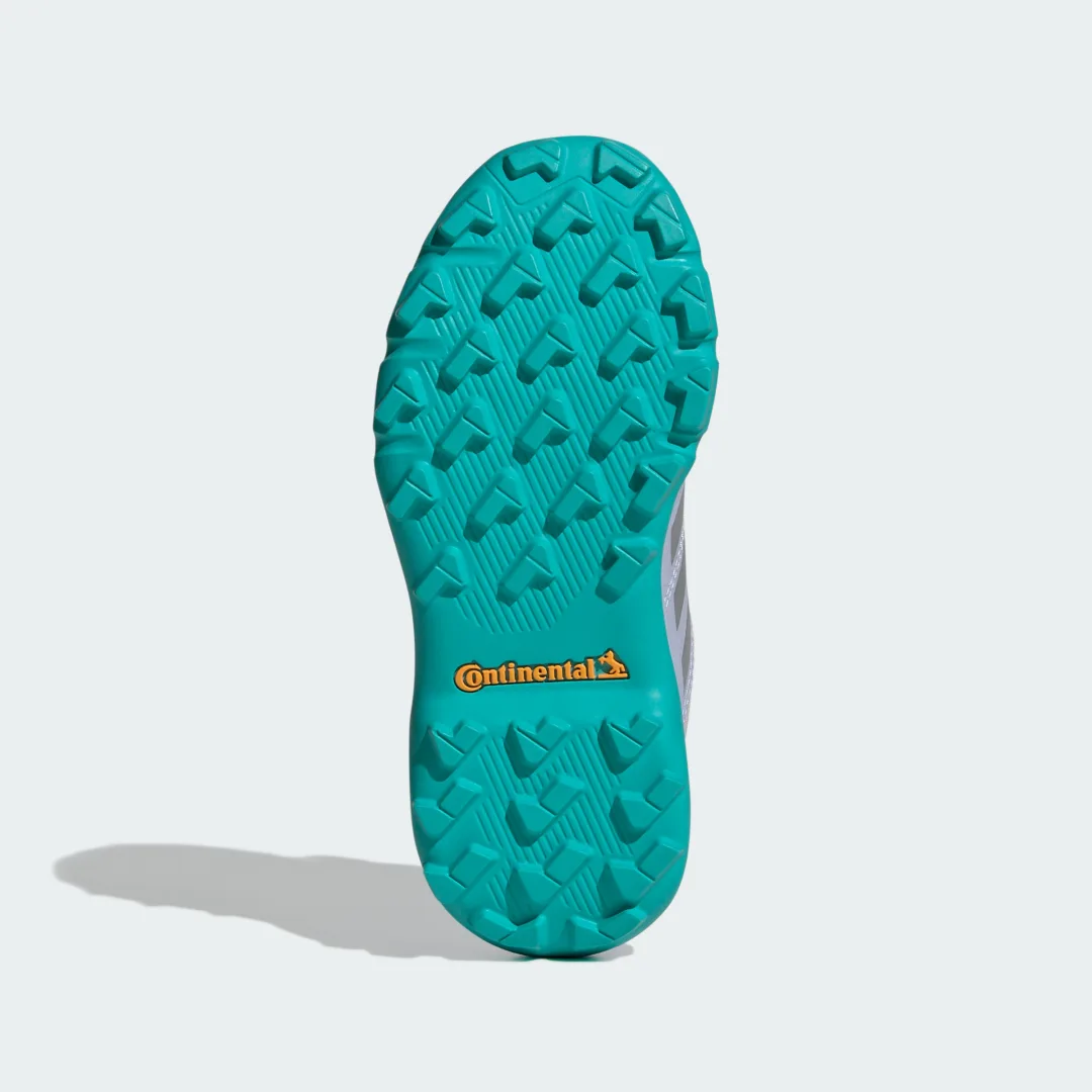 Detalle de adidas Minecraft Terrex Gore-Tex, zapatilla de senderismo violeta