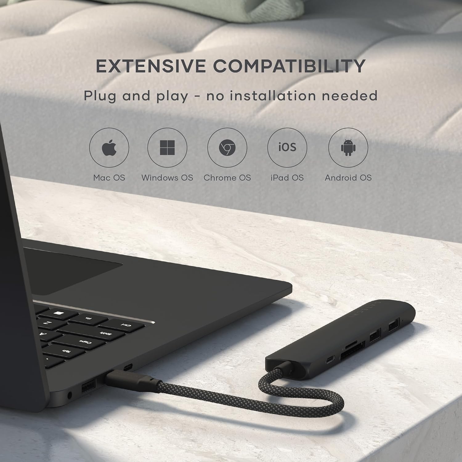 Detalle 2 de Satechi 6-in-1 USB-C Hub Slim Plus Multiport Adaptor with HDMI 4K@60Hz and 100W USB-C PD Charging (Black)
