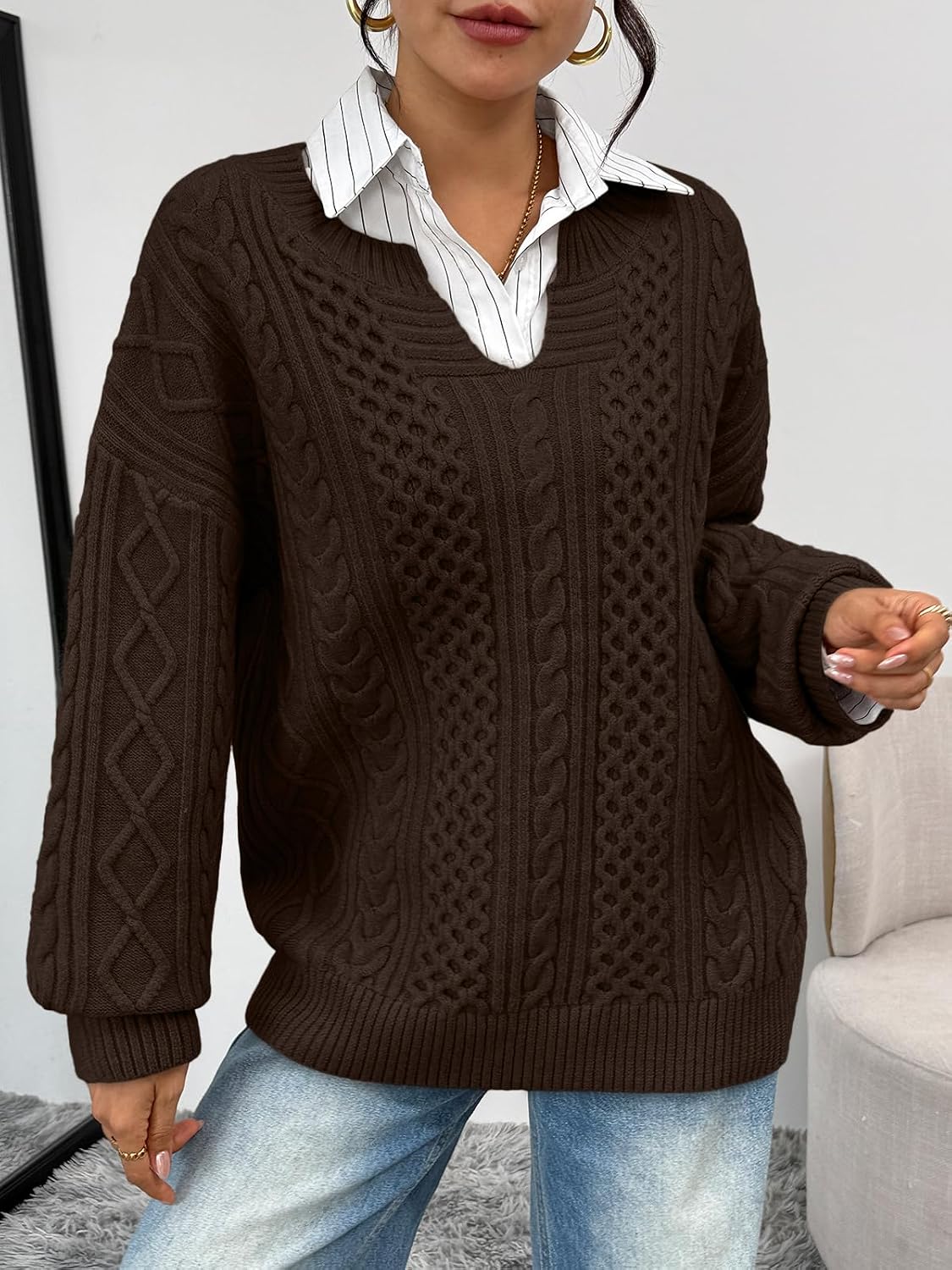 Detalle de Trendy Queen TRD1650 Oversized Cable-Knit Sweater with V-Neck