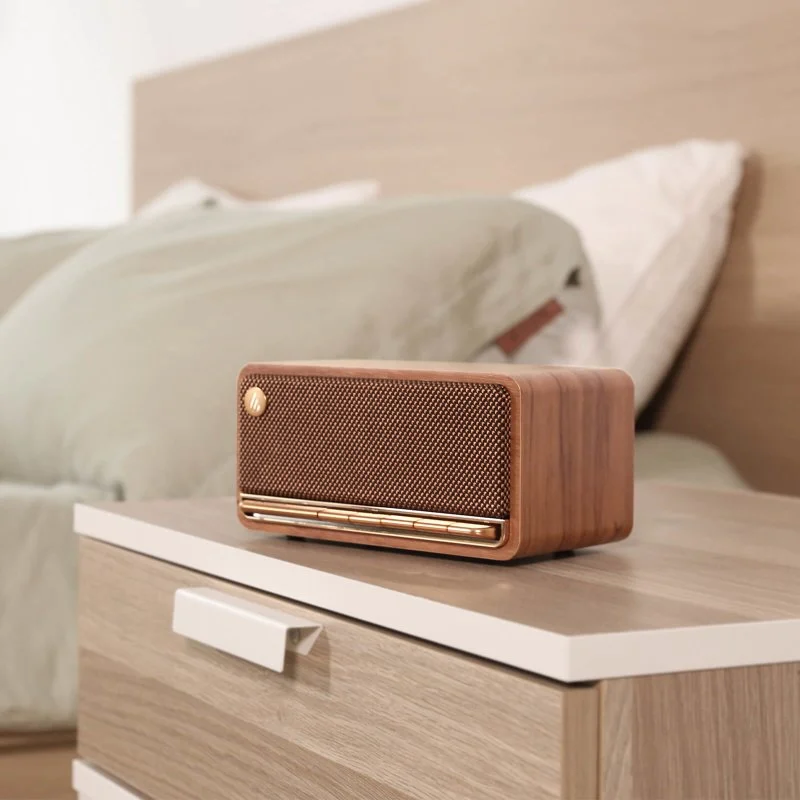 Detalle de Edifier MP230: Altavoz portátil de sobremesa Bluetooth 20W RMS en acabado marrón