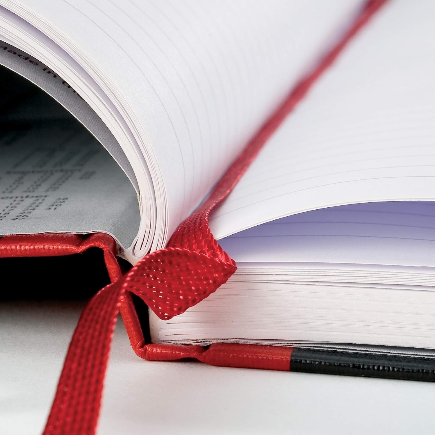 Thumbnail 6 de Oxford Black n' Red A4 Recycled Notebook – Pack of 3 (Hardback, Lined, 192 pages)