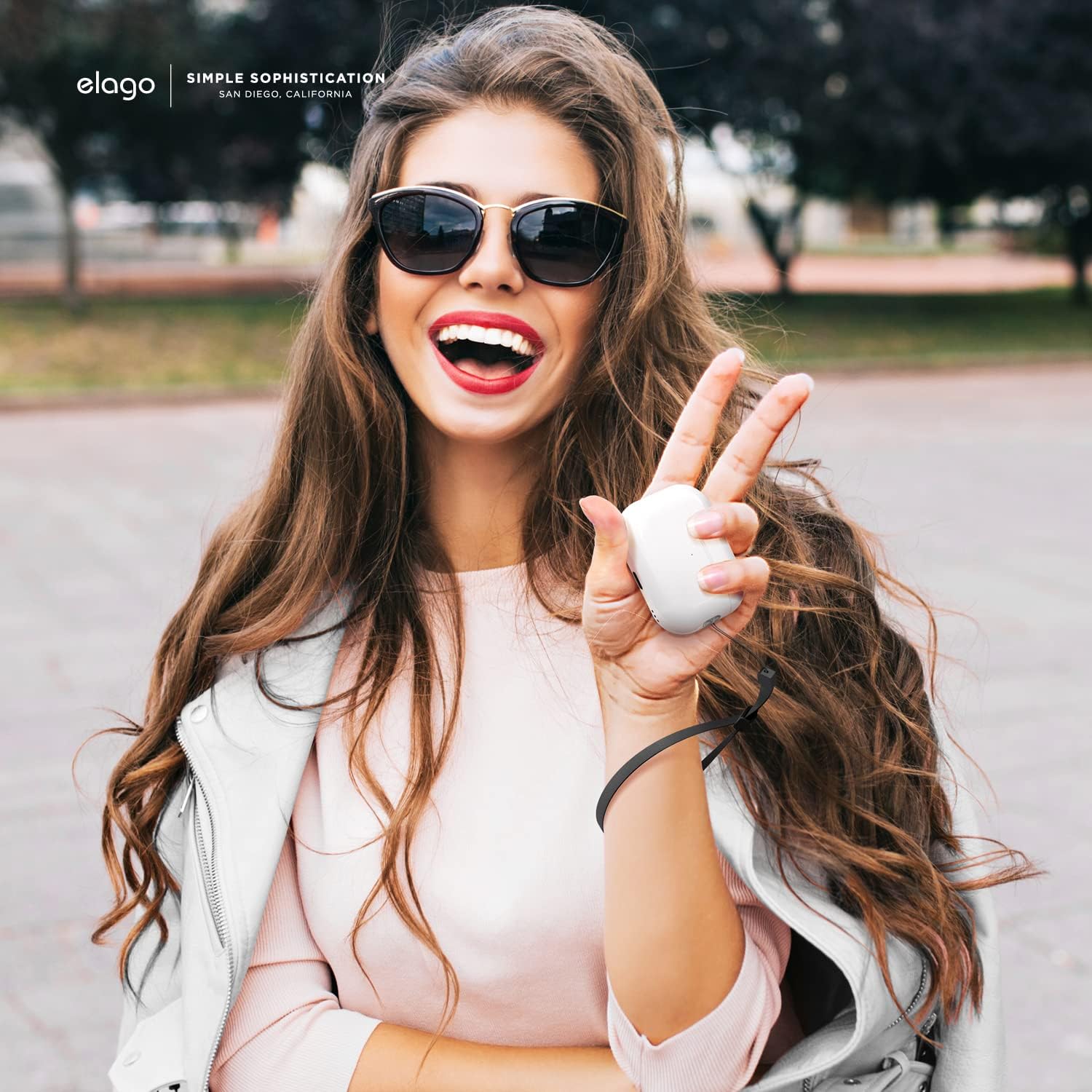 Thumbnail 6 de elago Coque transparente TPU pour AirPods Pro 2 avec dragonne et ruban gel