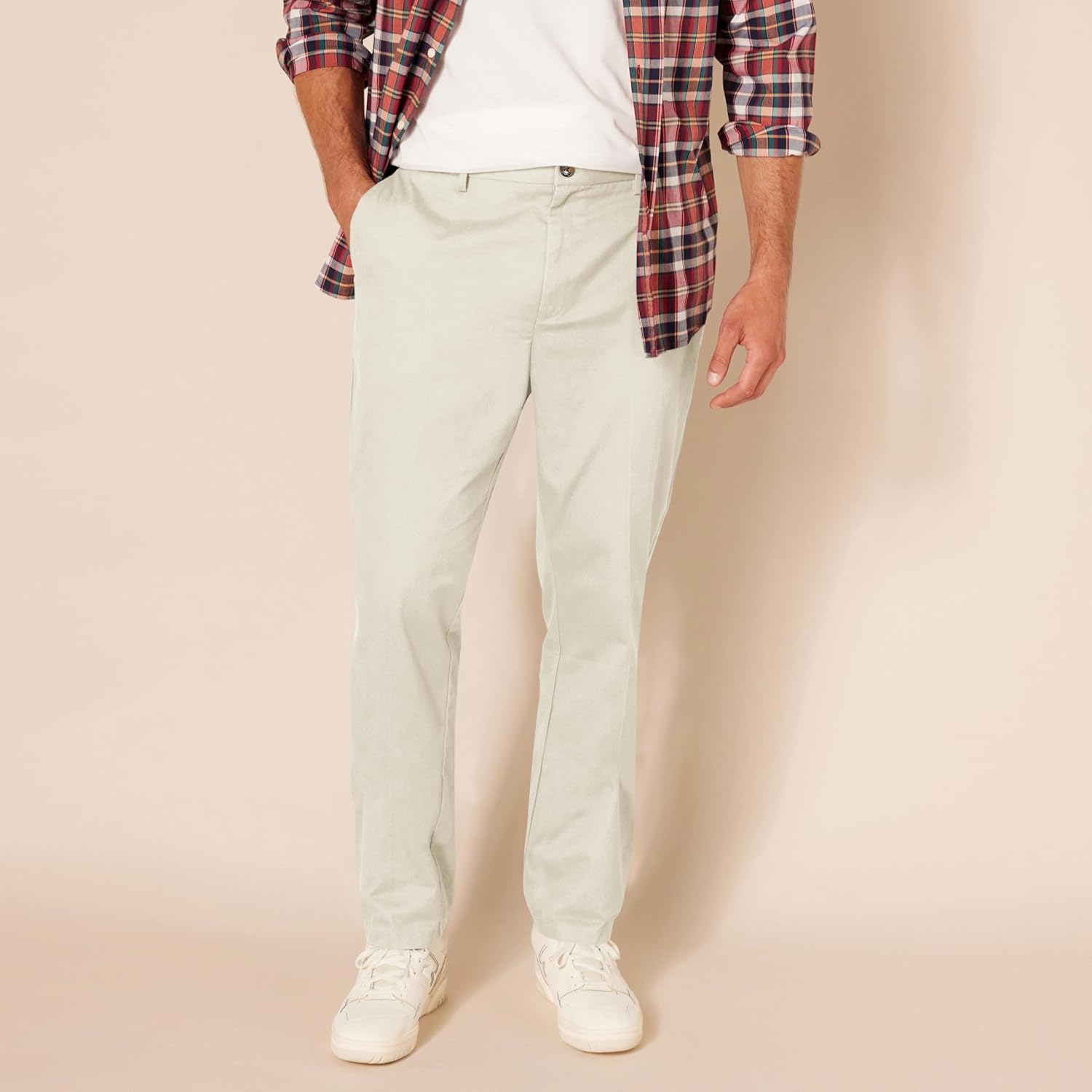 Thumbnail 2 de Amazon Essentials Herren knitterfreie Flatfront-Chinohose in schmaler Passform