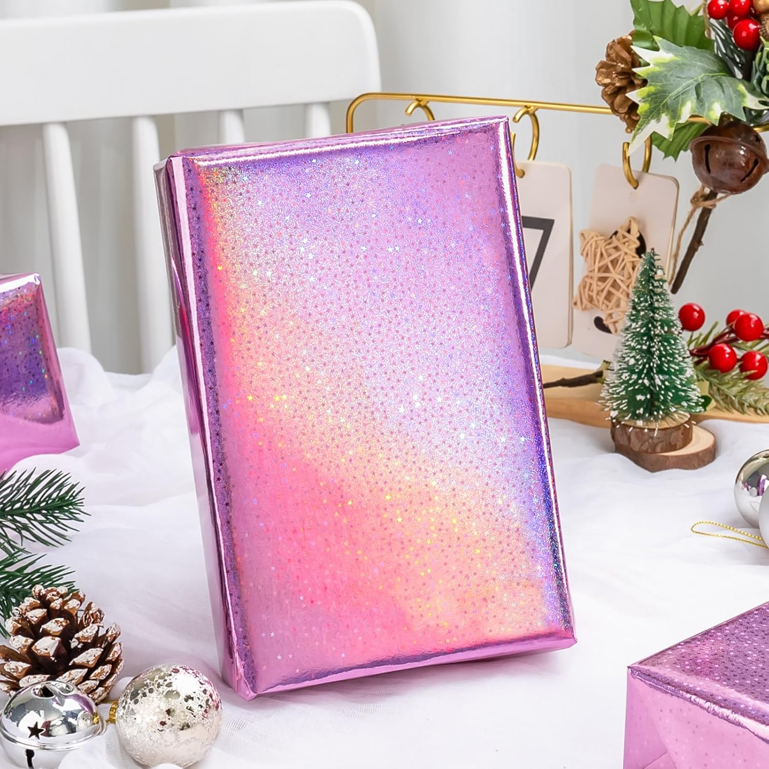Detalle 1 de Burymento Holographic Gift Wrap, 17 in x 32.8 ft