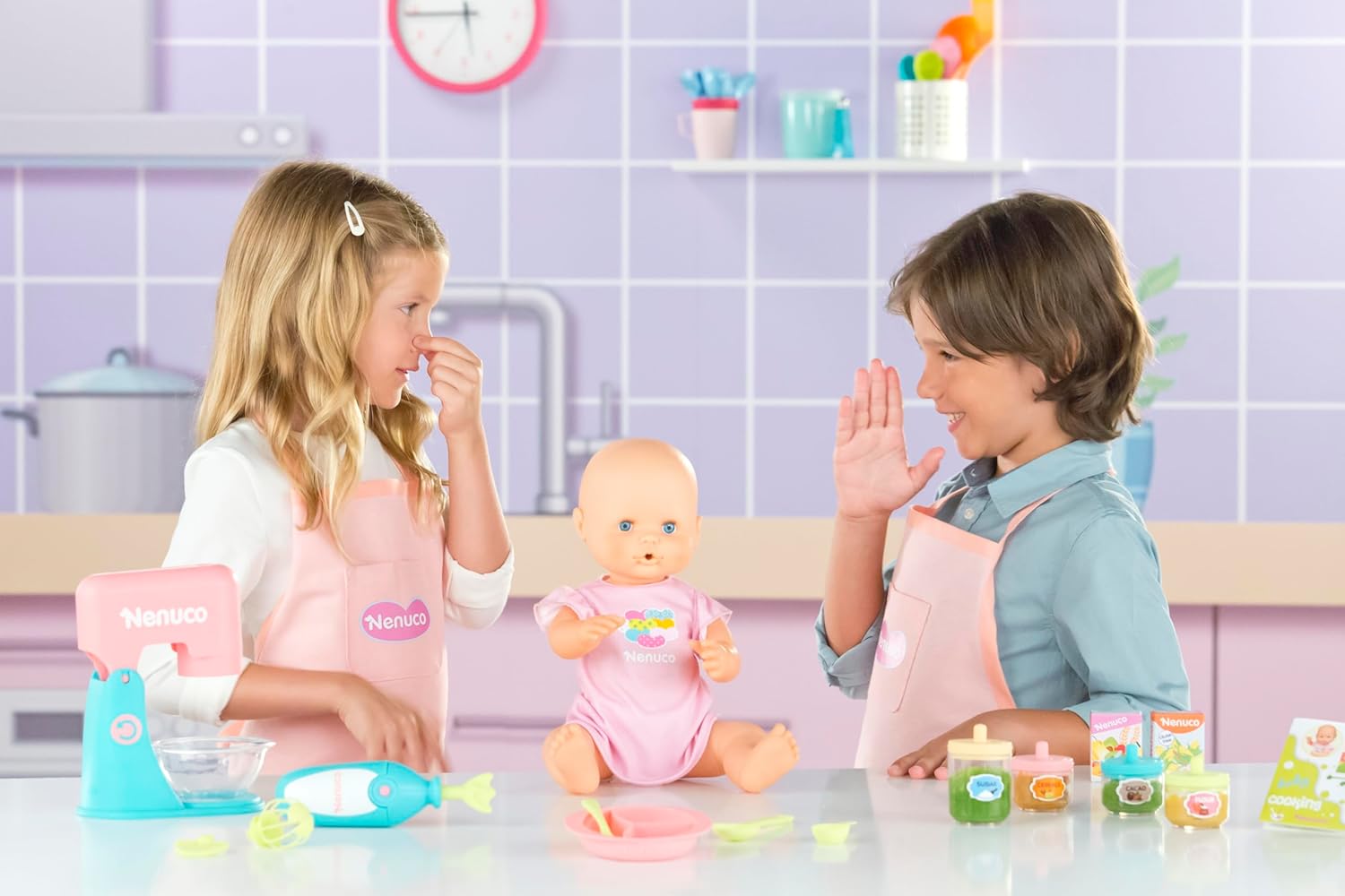 Thumbnail 6 de Nenuco Muñeco Bebé con Comiditas y Juguetes Electrónicos
