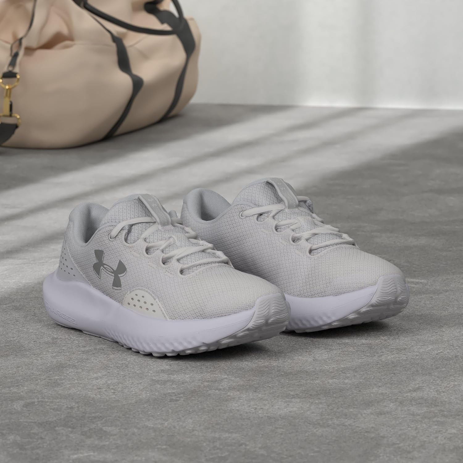 Detalle 1 de Under Armour UA W Charged Surge 4 – löparsko för dam