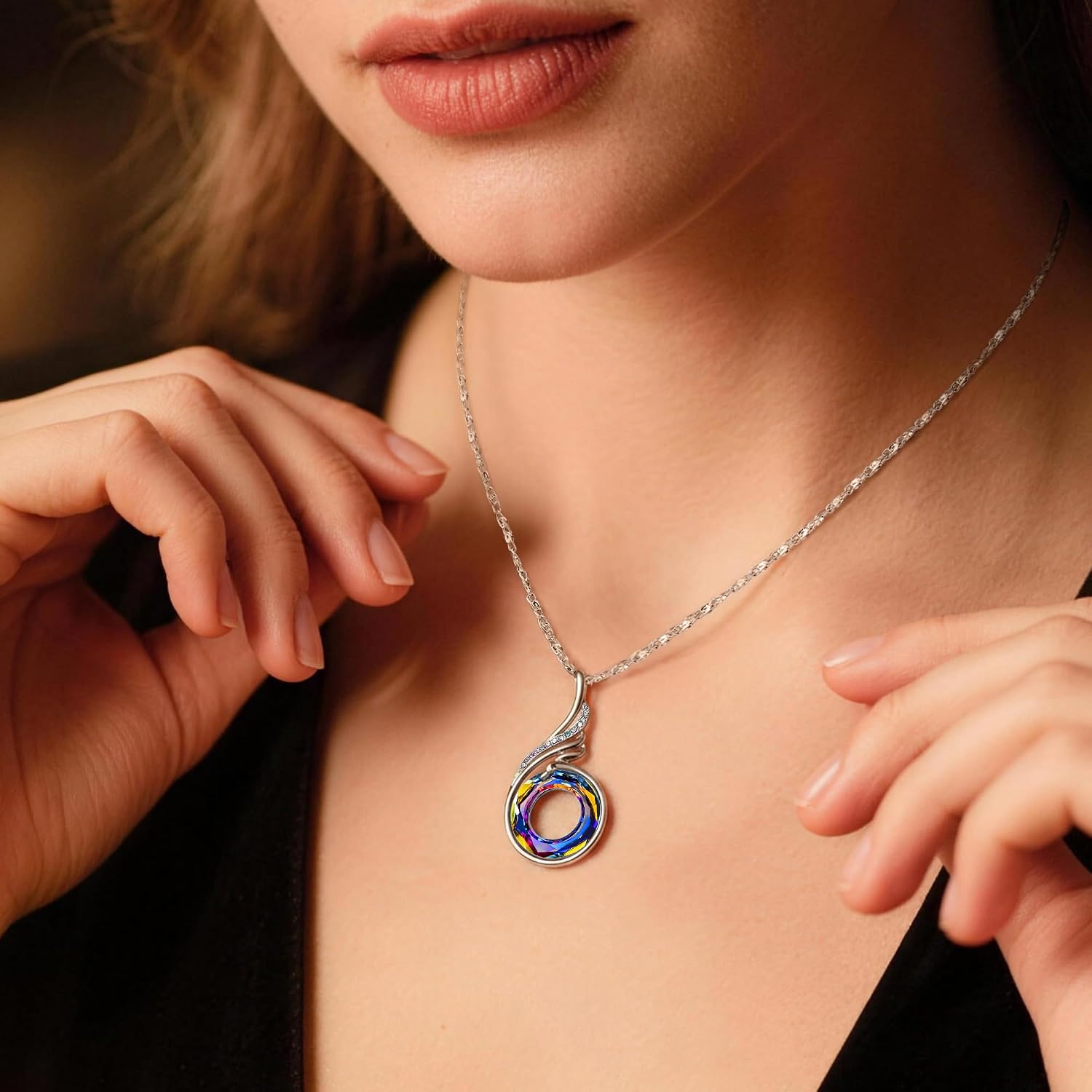 Detalle de Kate Lynn Phoenix Pendant Necklace, 18-Inch Chain