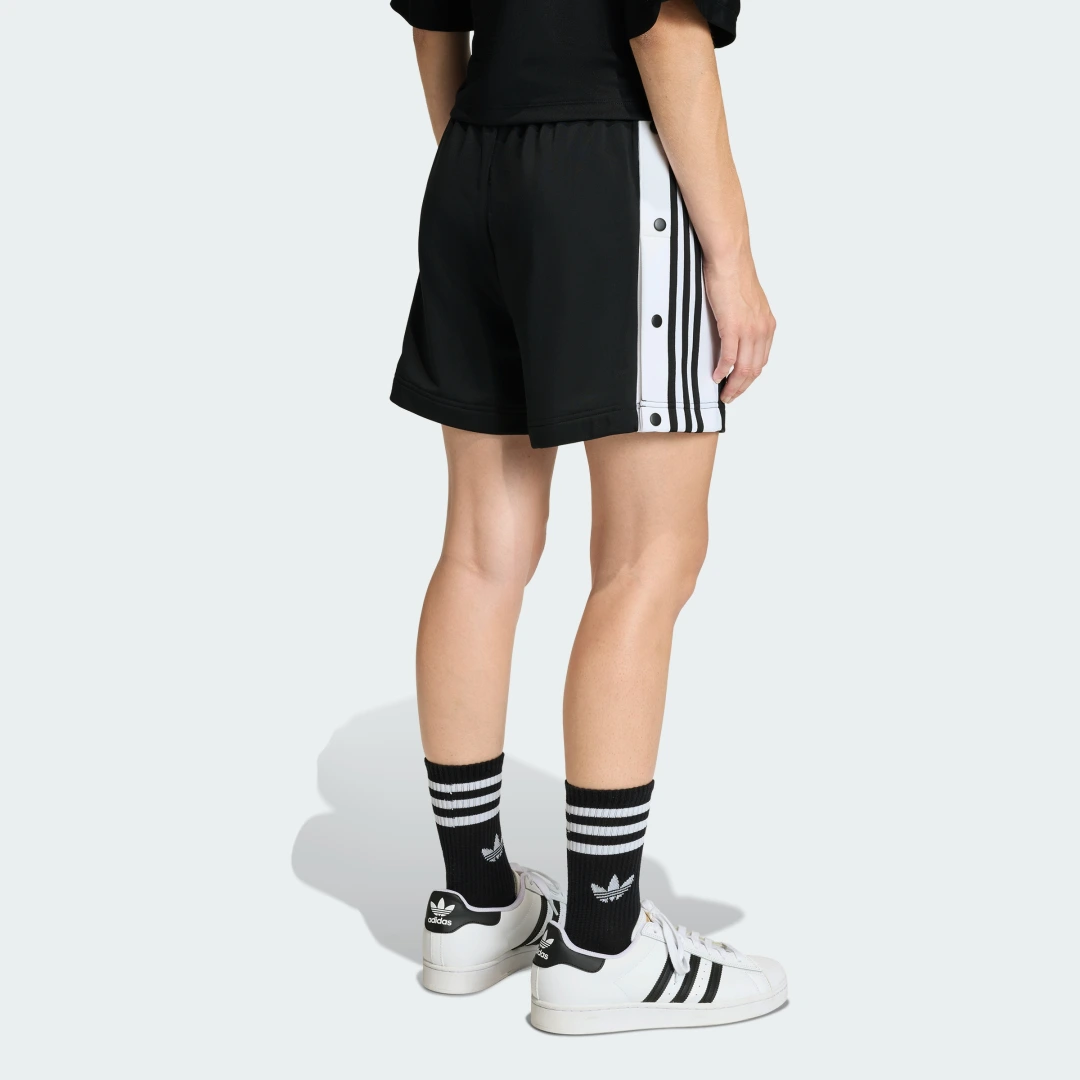 Detalle de Pantalón corto Adibreak de Adidas—negro, para entrenos casuales