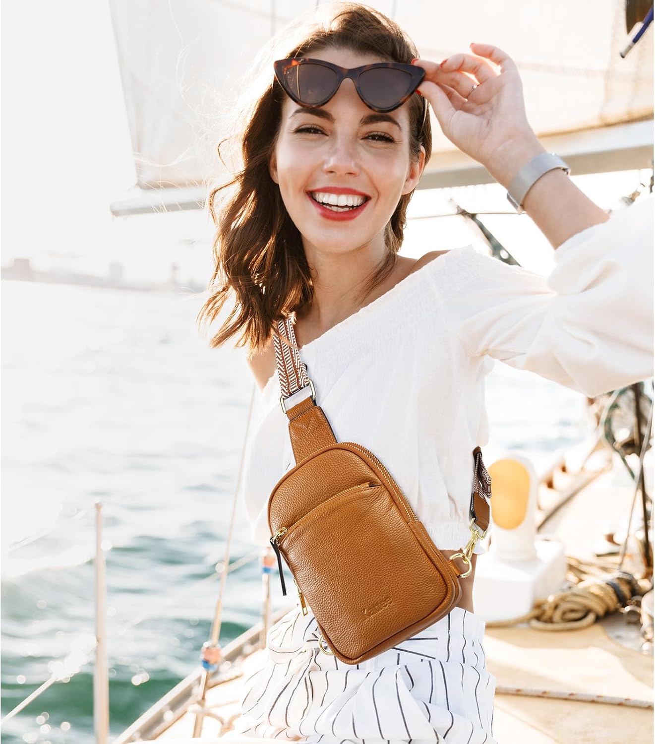 Detalle 2 de Kattee Petit sac à bandoulière en cuir véritable pour femme – sac banane polyvalent