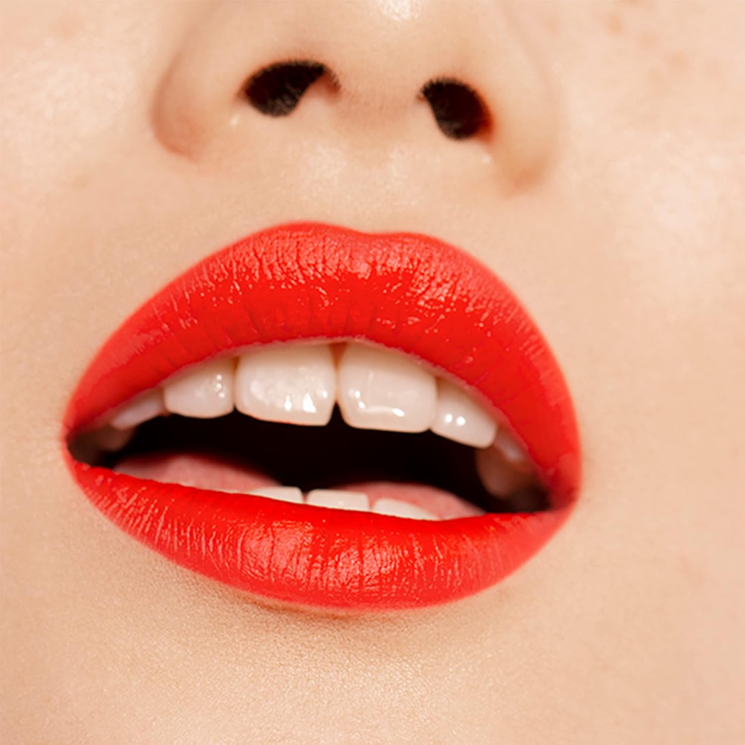 Thumbnail 2 de 3INA MAKEUP The Lipstick 241 Rosso Corallo – Rossetto Matte Cremoso, Profumo di Vaniglia, Custodia Magnetica