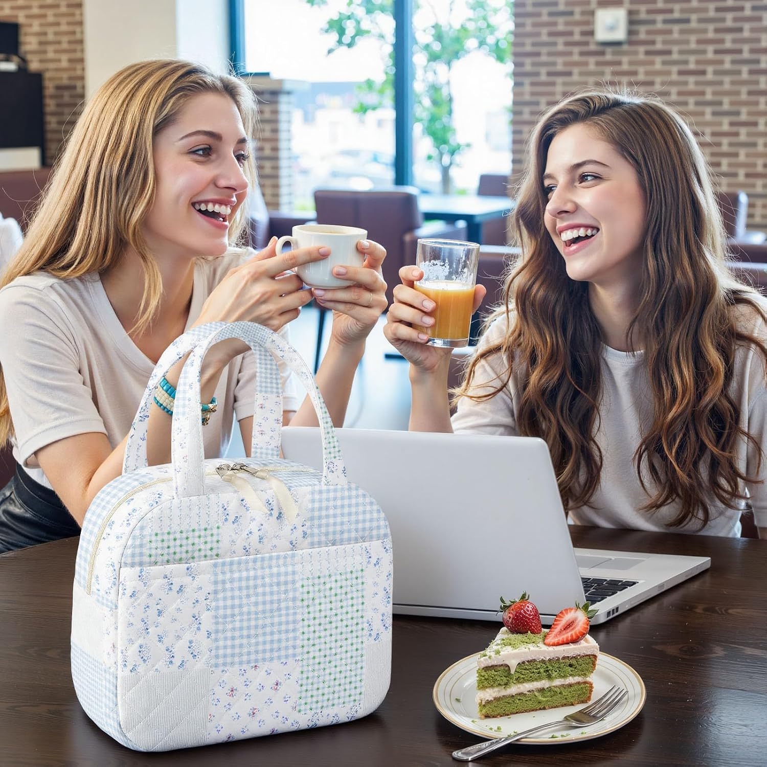 Detalle 2 de WOBAGMEN Quilted Lunch Box for Women – Floral Coquette Aesthetic, Green/Blue Pin